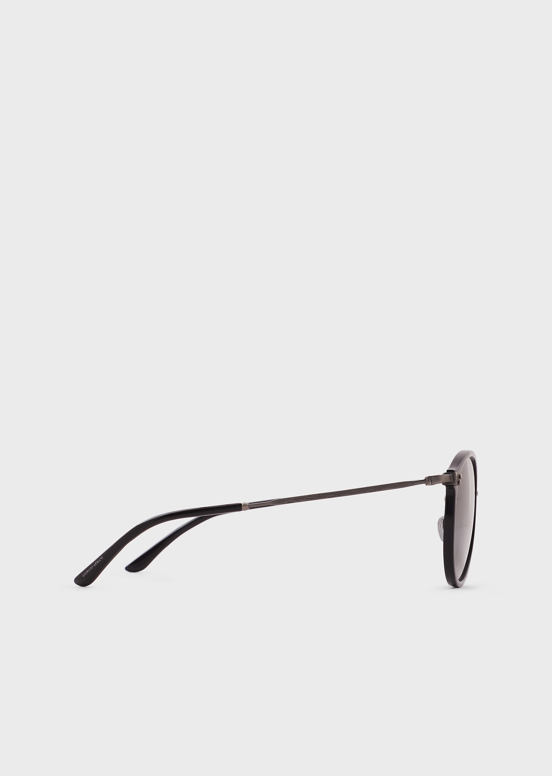 Giorgio Armani 经典实用太阳眼镜