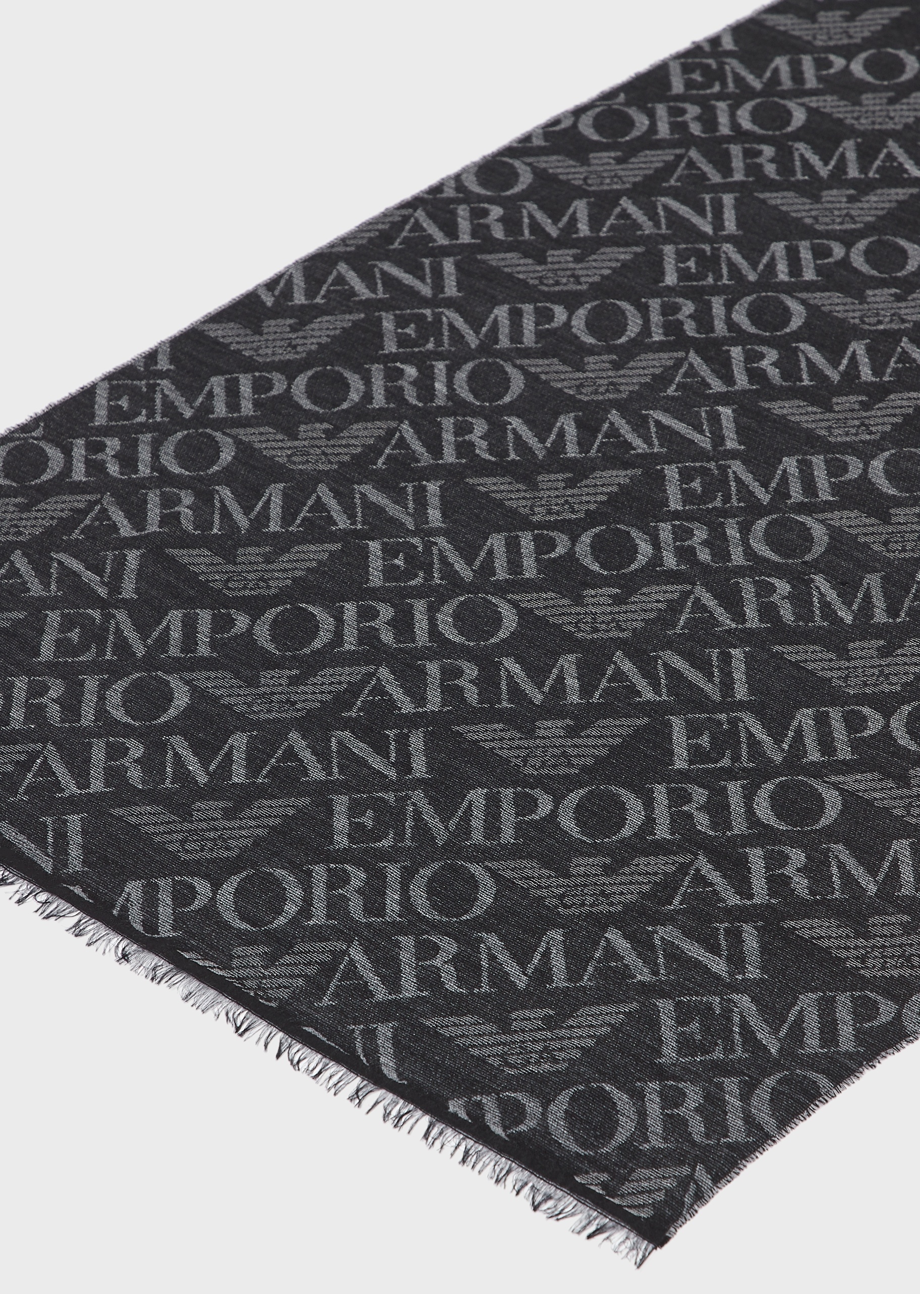 Emporio Armani 通体提花LOGO围巾