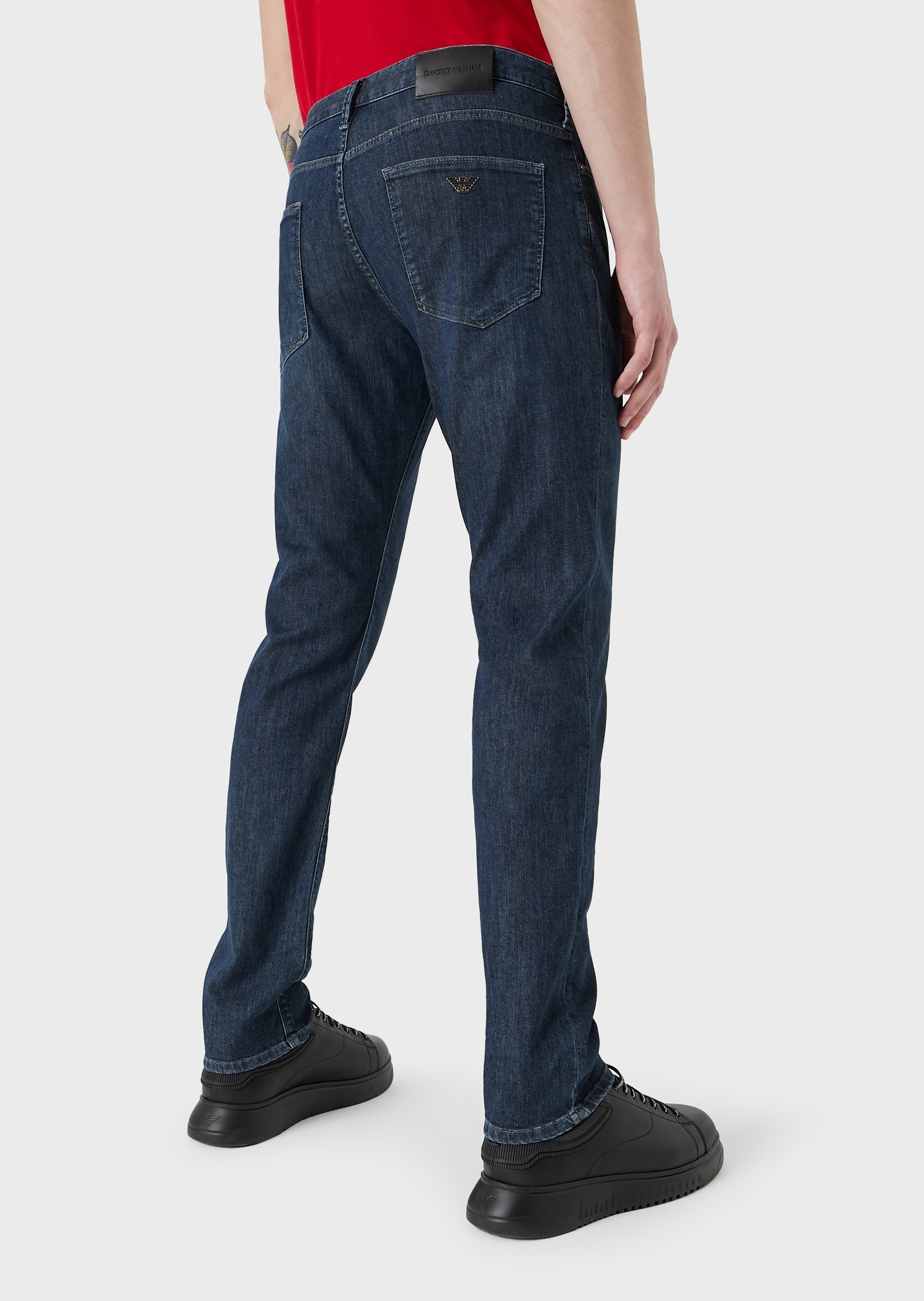 Emporio Armani 修身版型直筒牛仔裤