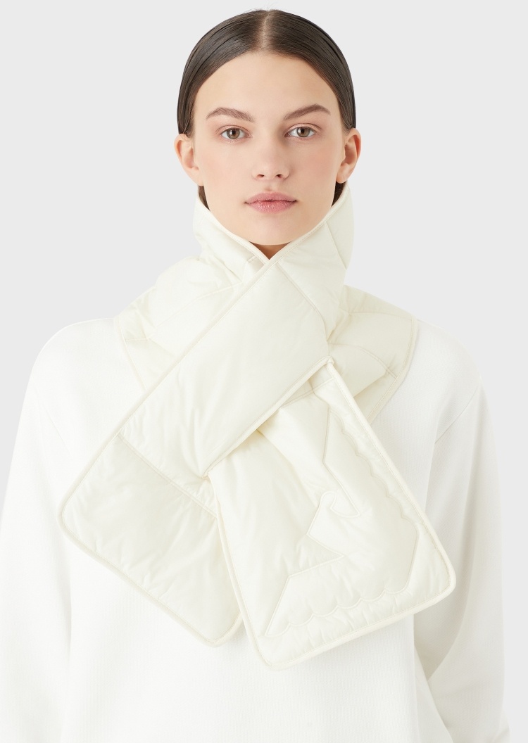 Emporio Armani 可持续系列时尚围巾