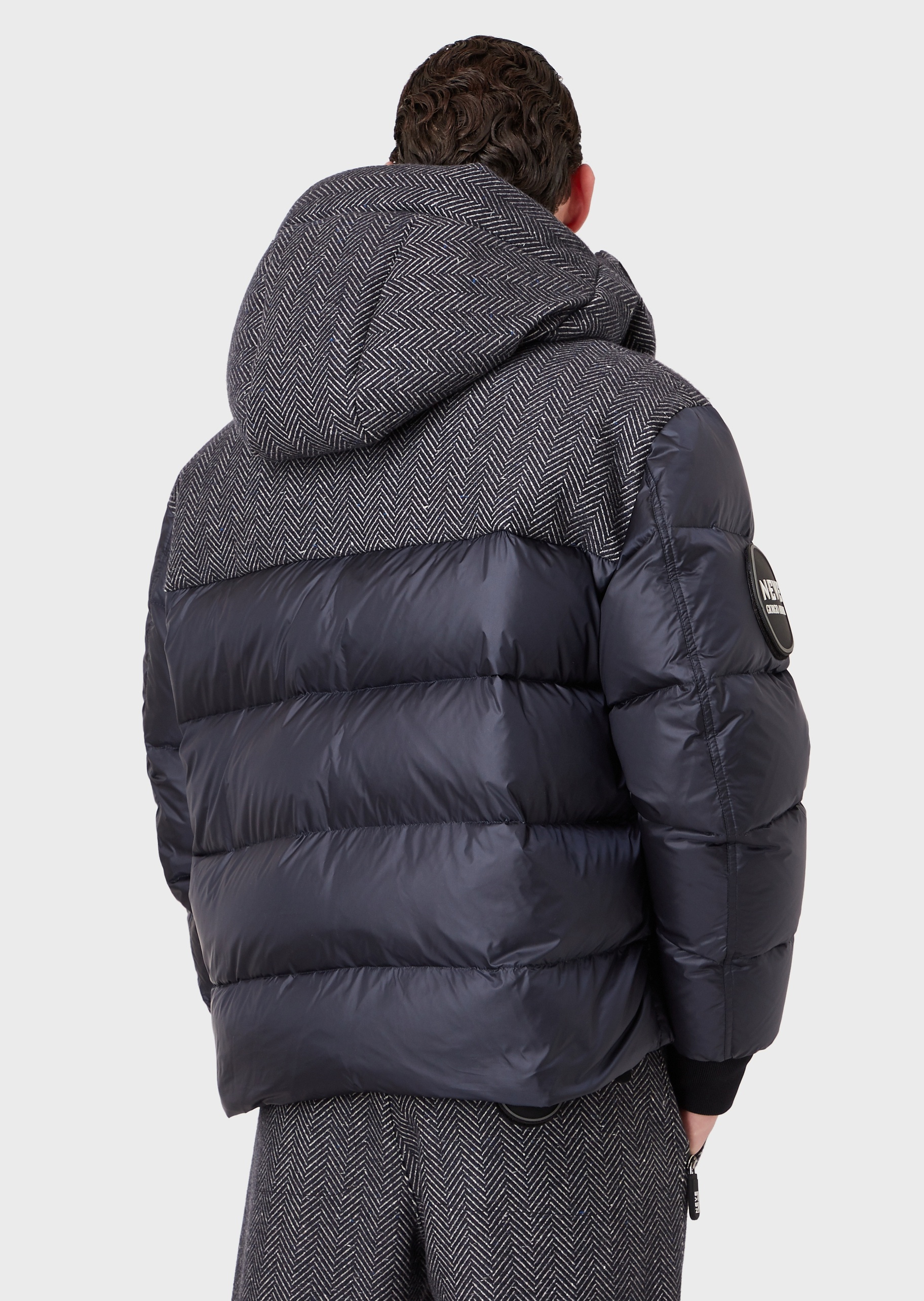 Giorgio Armani 经典百搭连帽羽绒服