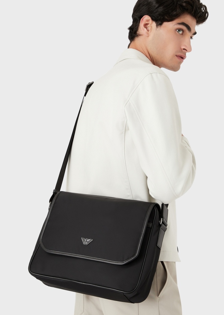 Emporio Armani 经典LOGO单肩包