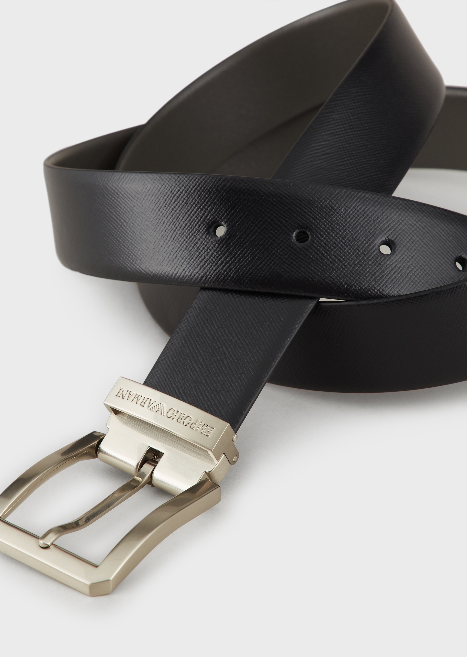 Emporio Armani 男士纹理双面两用针扣腰带