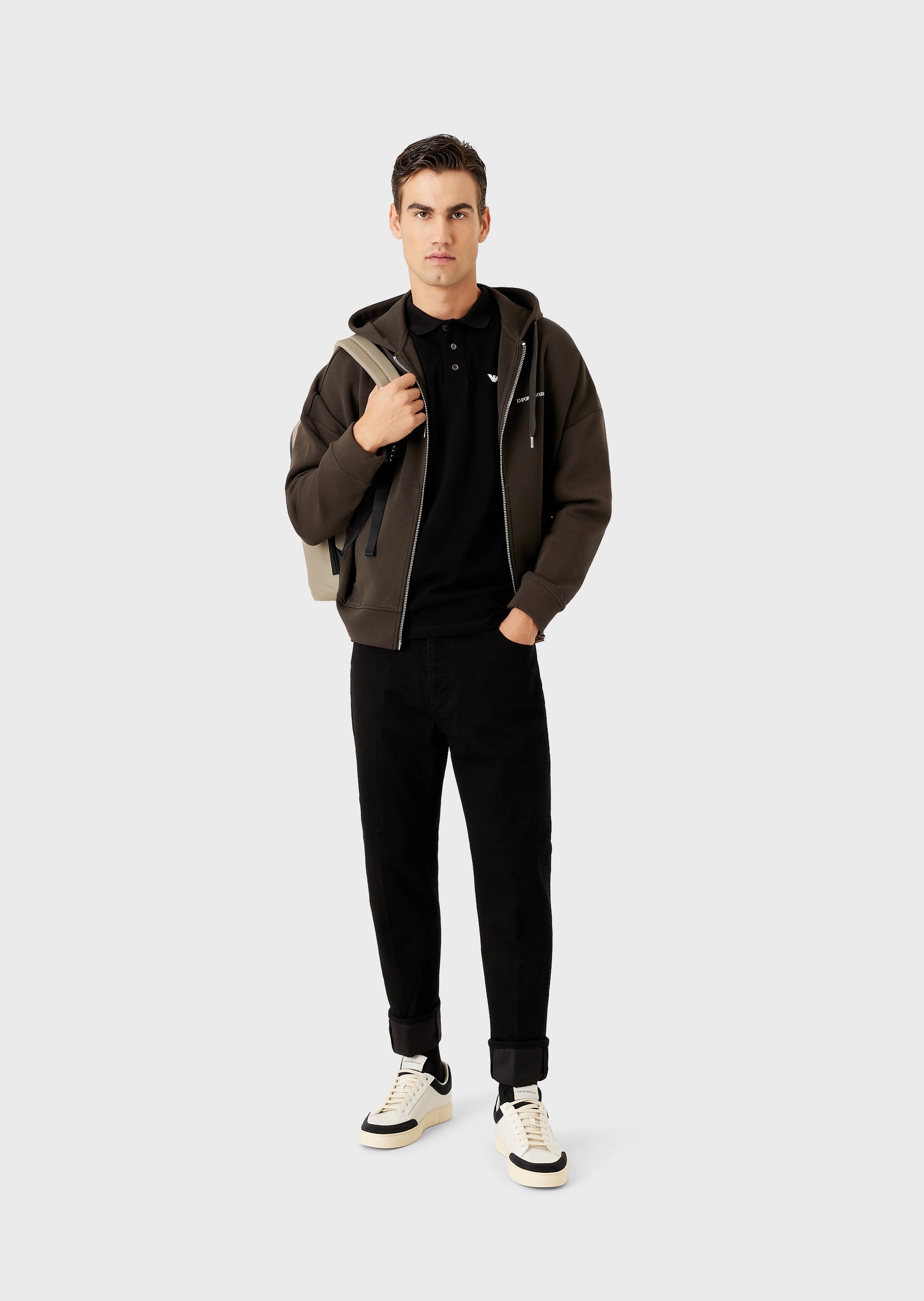 Emporio Armani 经典舒适连帽卫衣