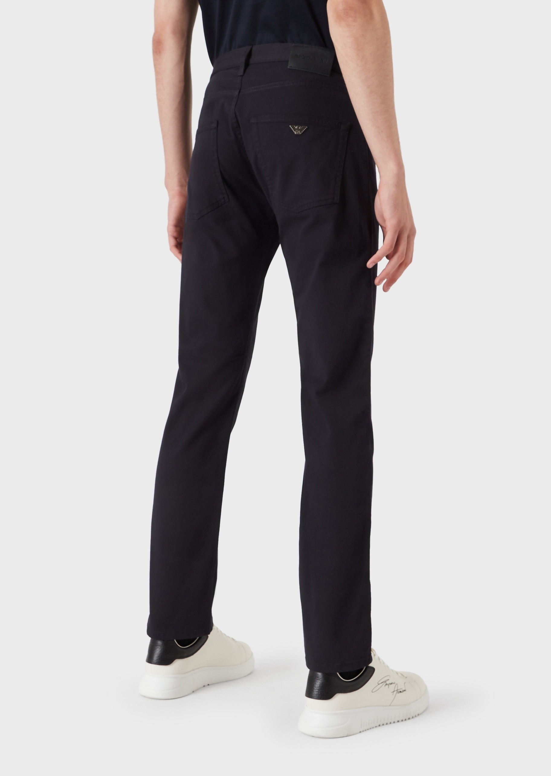 Emporio Armani 休闲直筒修身牛仔裤