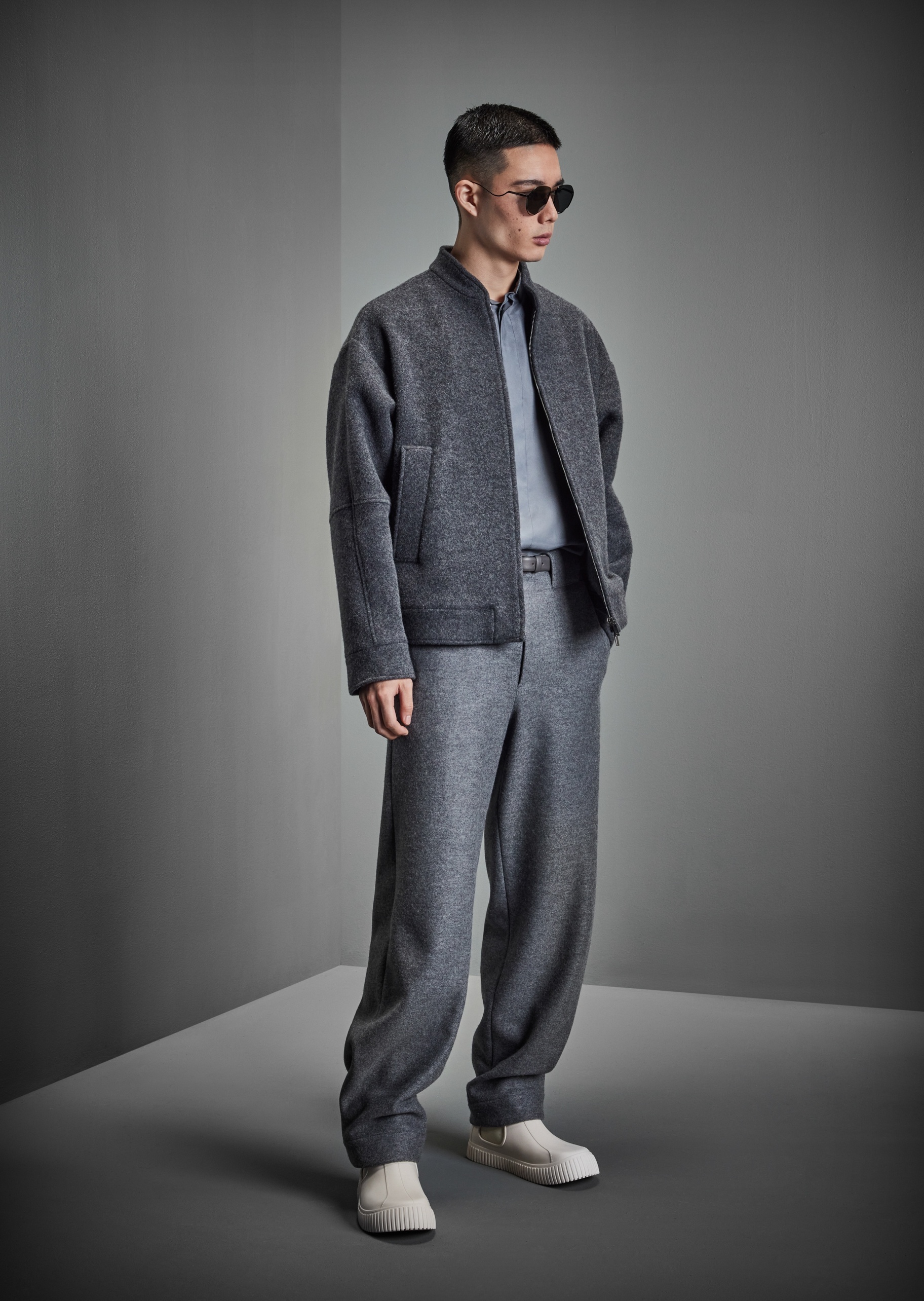 Emporio Armani 经典直筒休闲裤