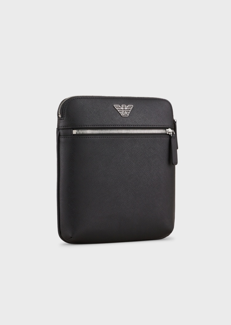 Emporio Armani 经典拉链斜挎包