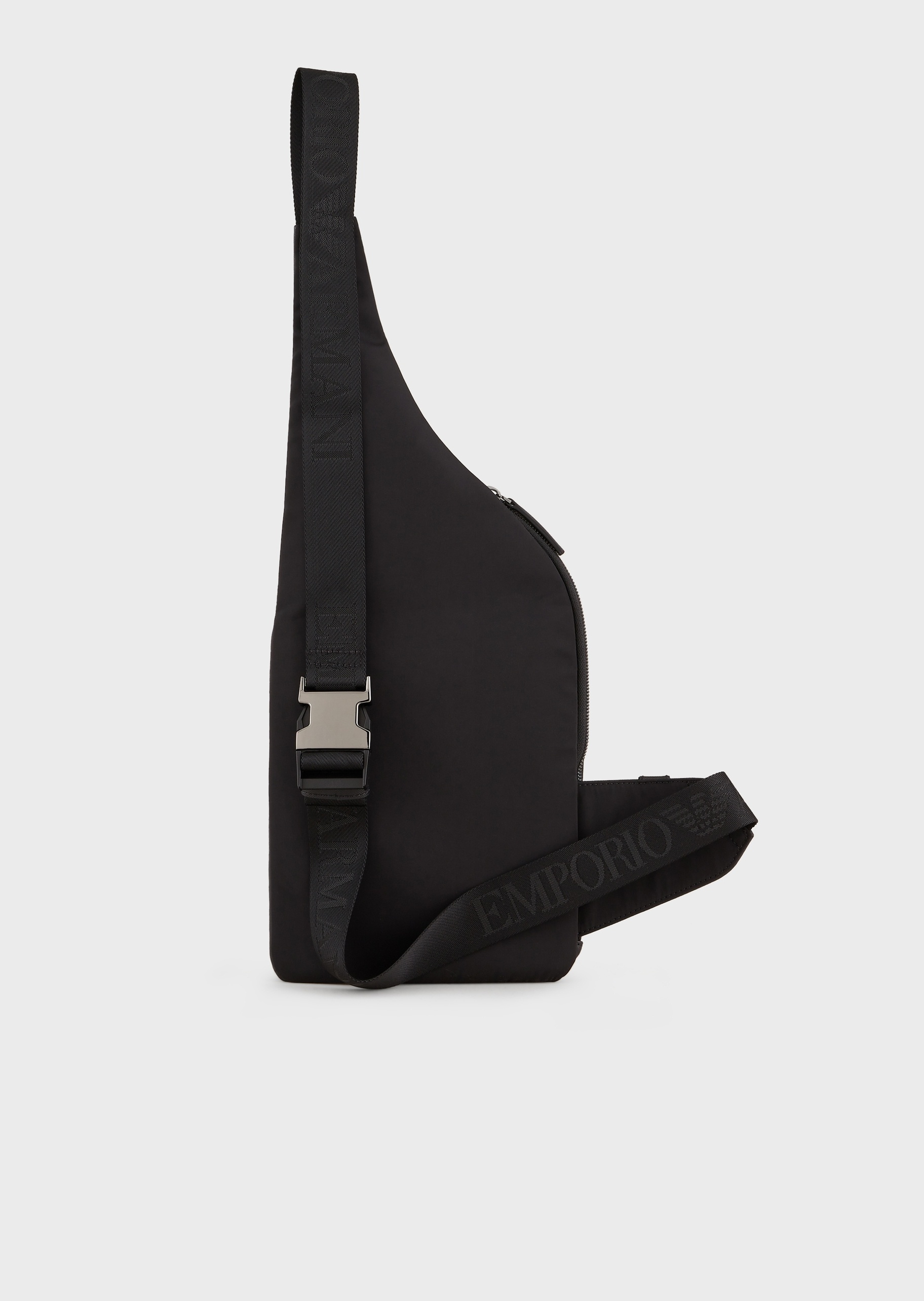 Emporio Armani 经典LOGO单肩背包