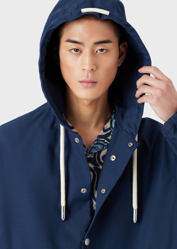 Emporio Armani 可持续系列按扣连帽外套