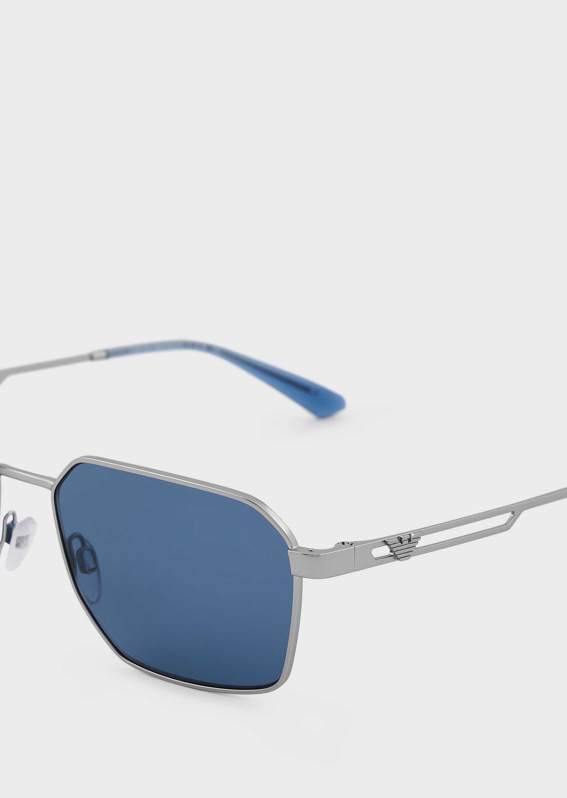 Emporio Armani 个性镂空金属框太阳镜