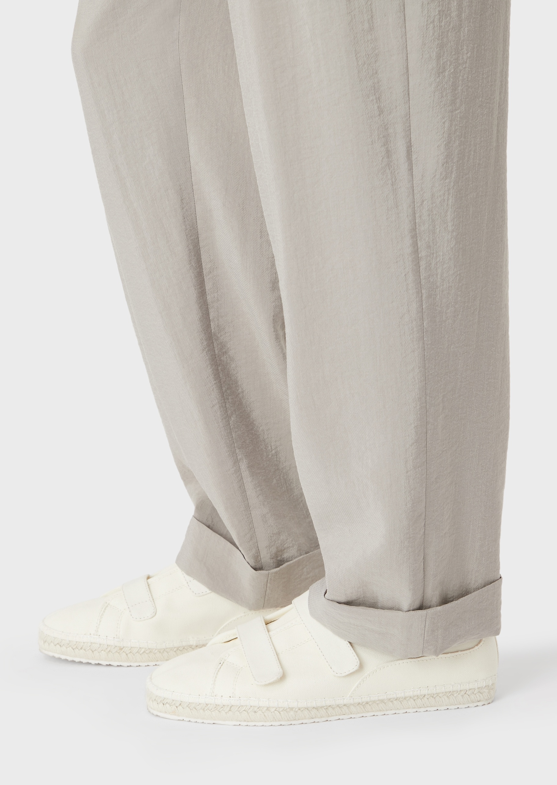 Giorgio Armani 双褶裥廓形休闲裤