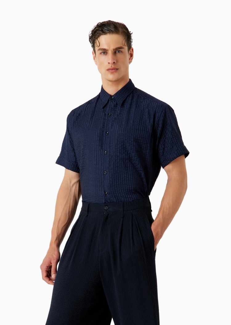 Giorgio Armani 男士时髦新潮翻领短袖贴袋泡泡纱衬衫