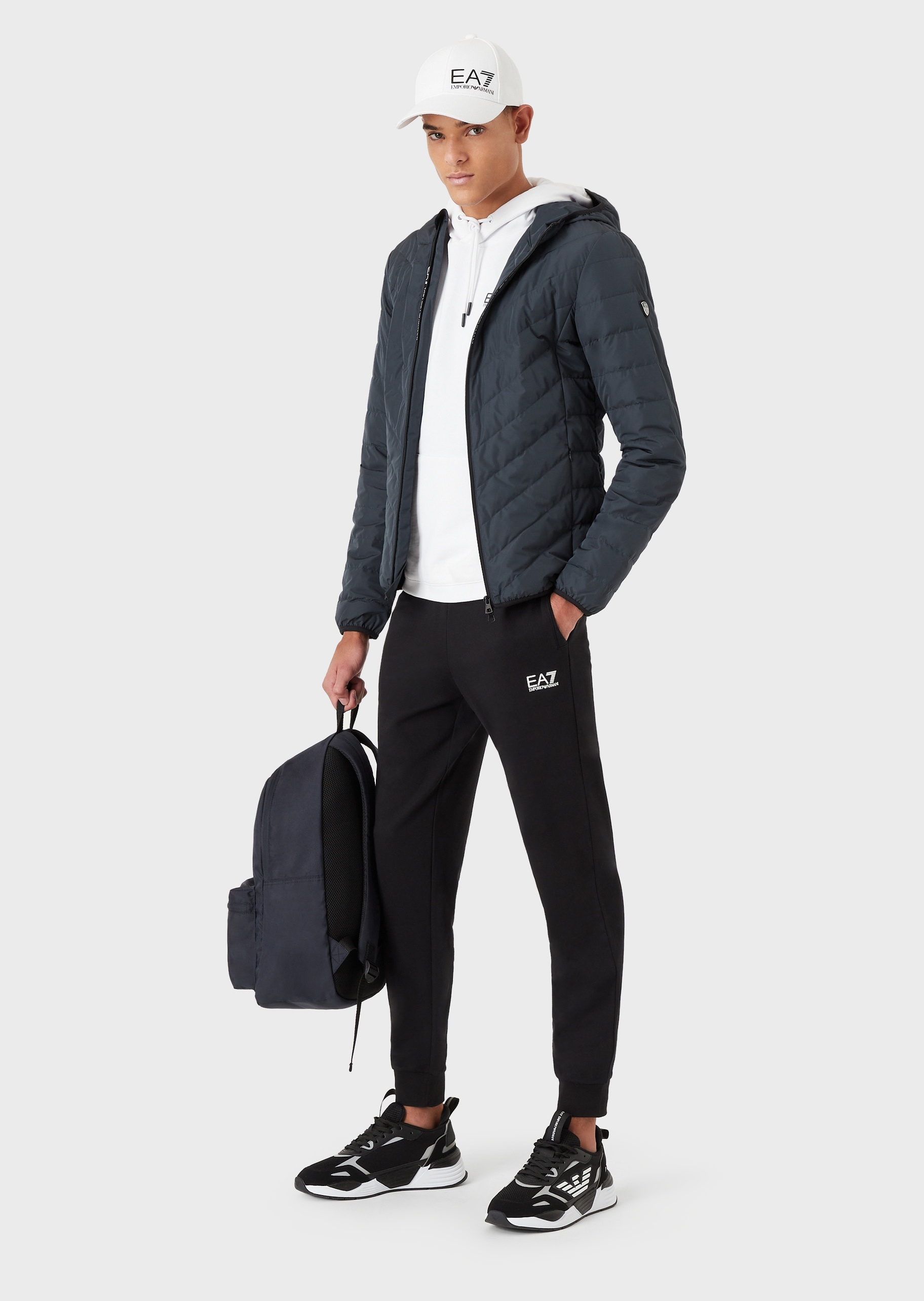 EA7 连帽拉链90绒羽绒服