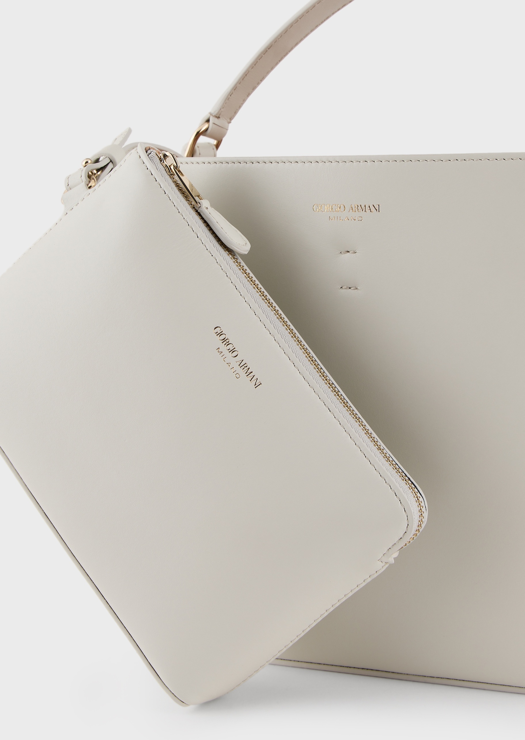 Giorgio Armani 小号皮革水桶形斜挎包