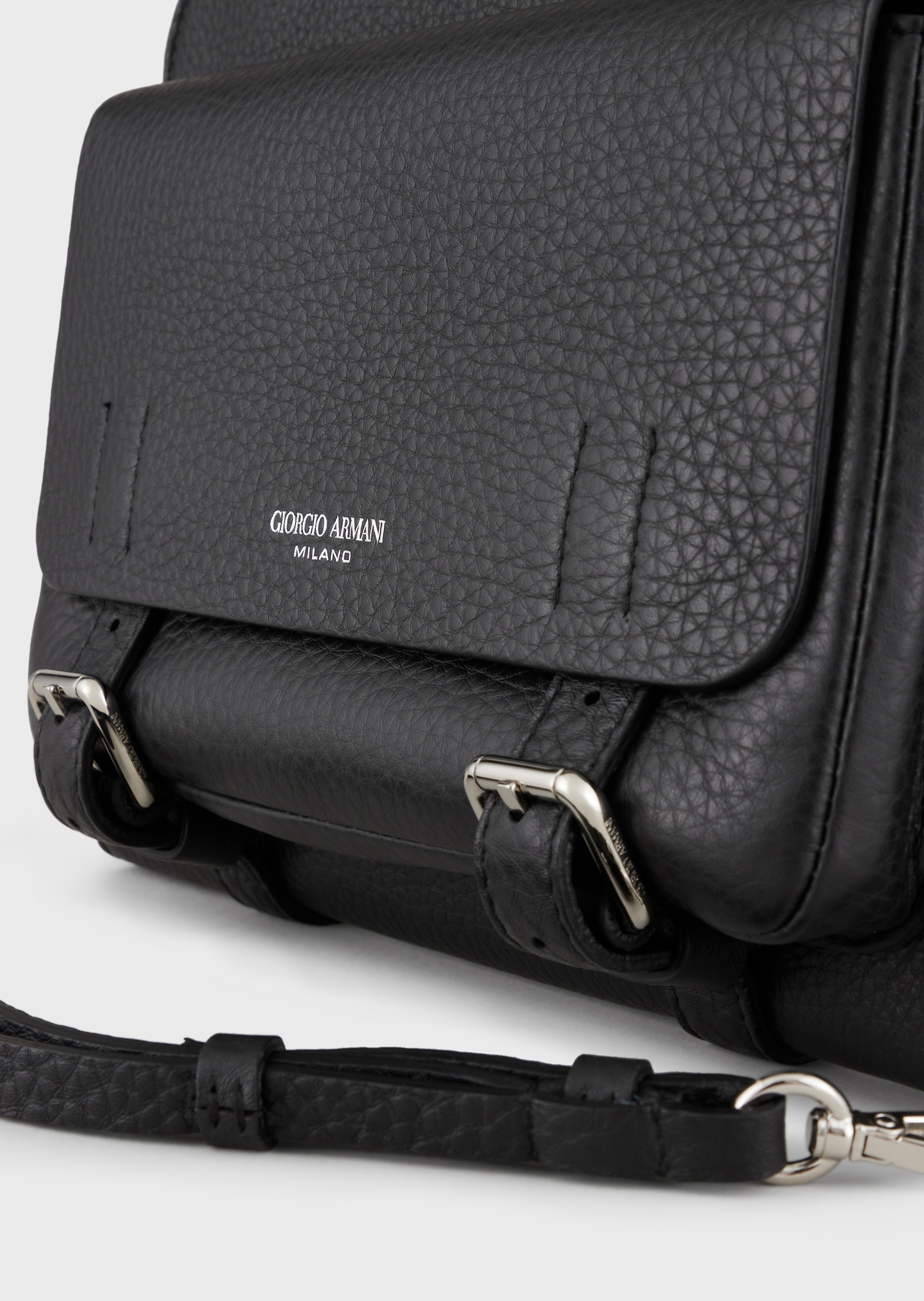 Giorgio Armani 皮革iPad保护套