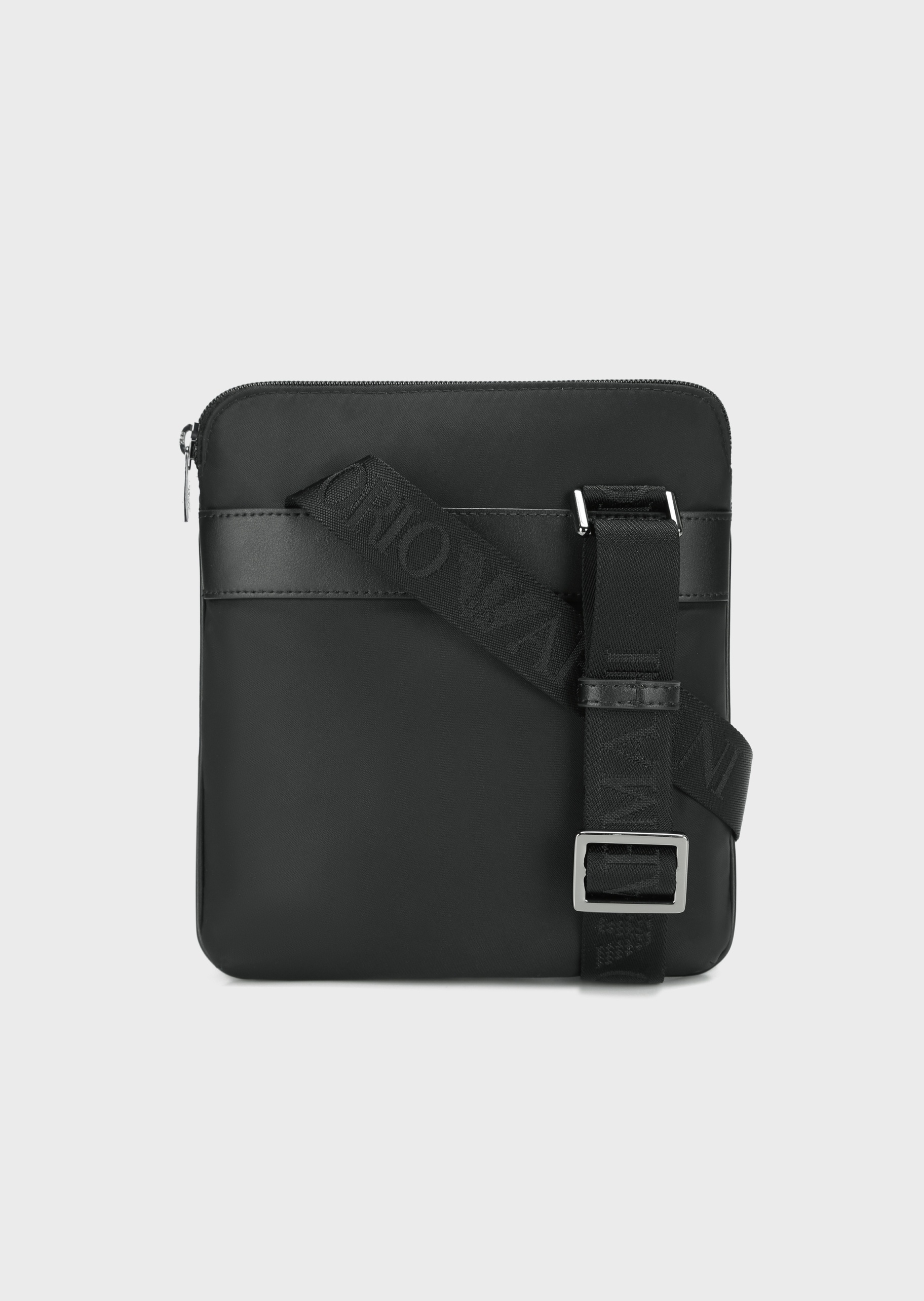 Emporio Armani 标识肩带拉链邮差包