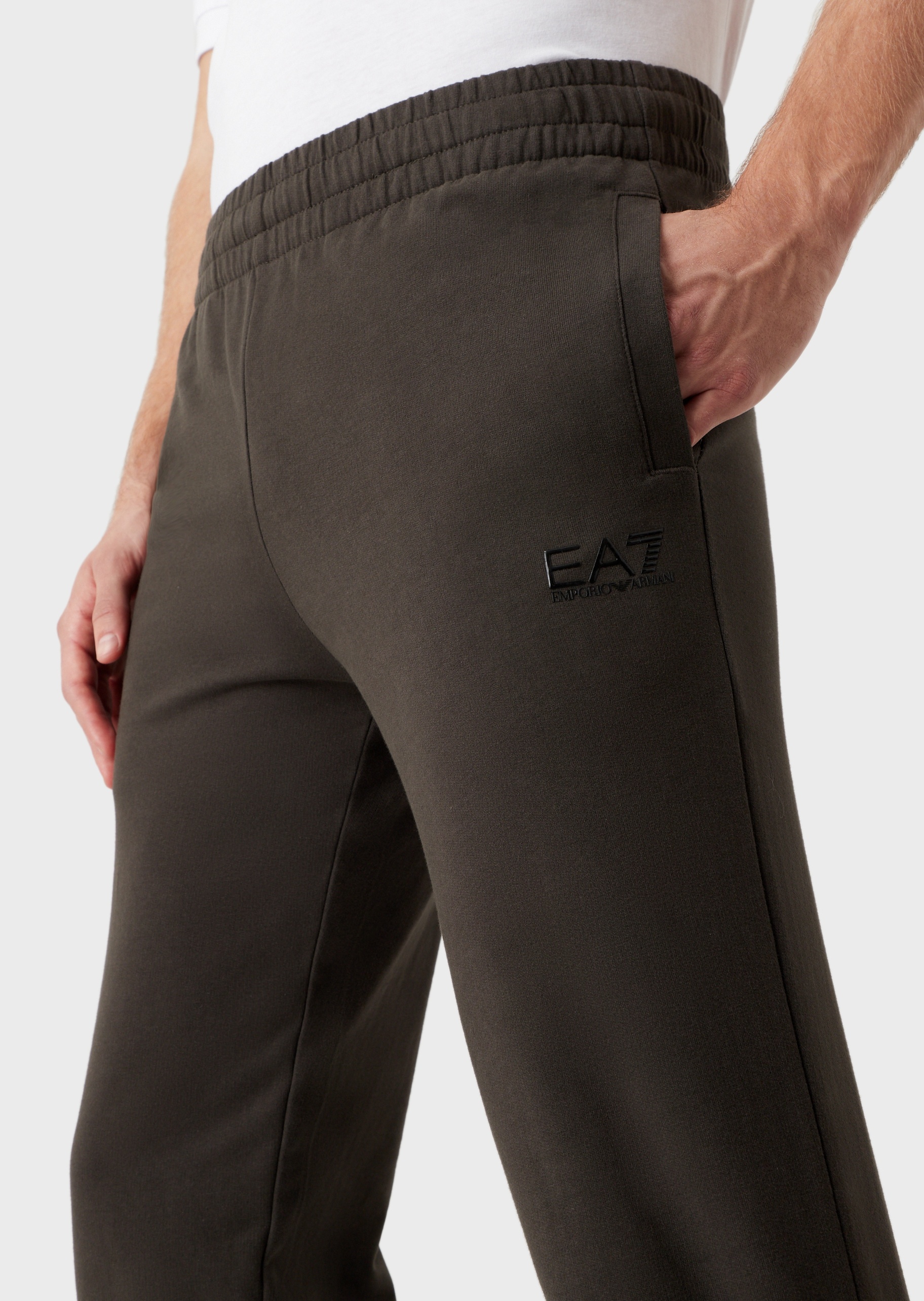 EA7 舒适慢跑束脚卫裤