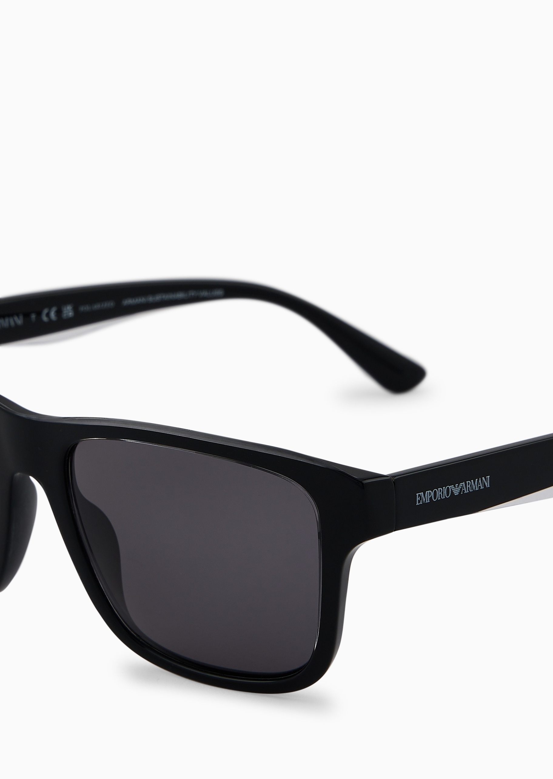 Emporio Armani 男士枕形粗框透明细节偏光太阳眼镜