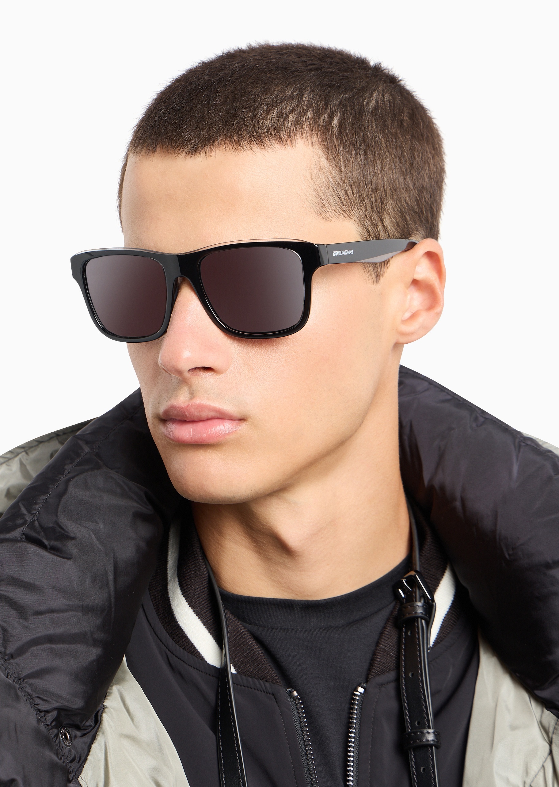 Emporio Armani 男士枕形粗框透明细节偏光太阳眼镜