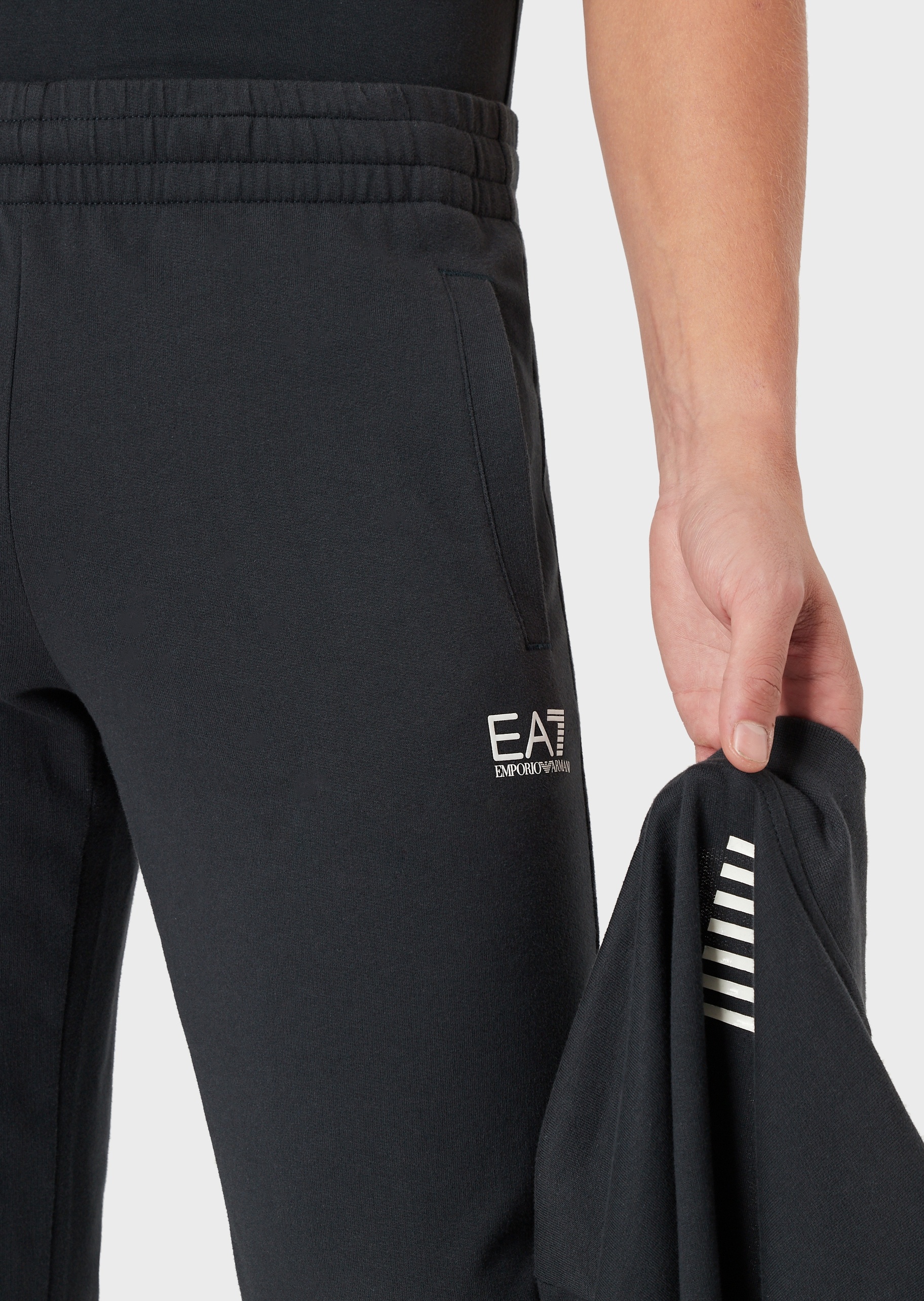 EA7 男士全棉宽松长款直筒直角纯色健身训练卫裤