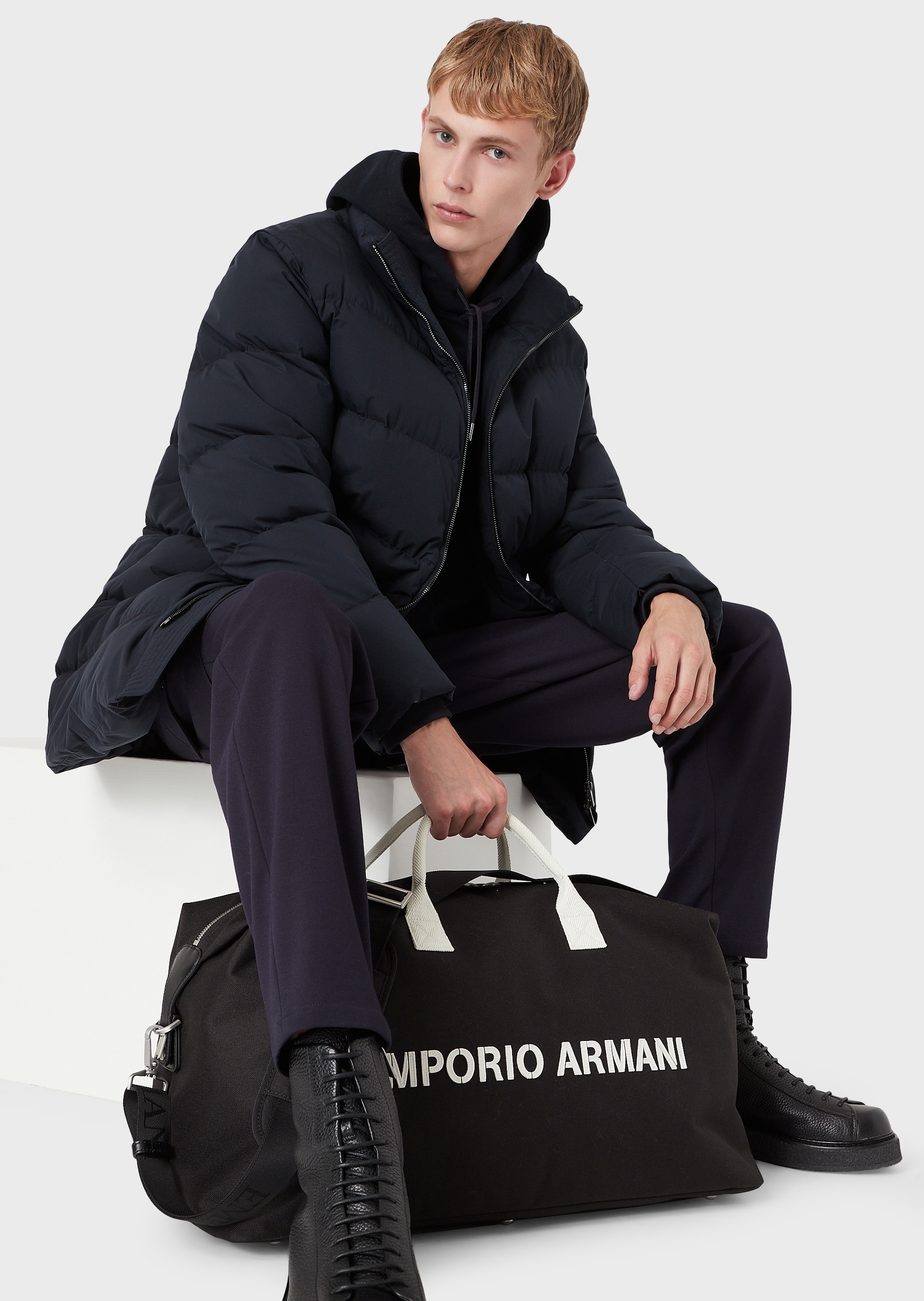 Emporio Armani 休闲简约拉链羽绒服