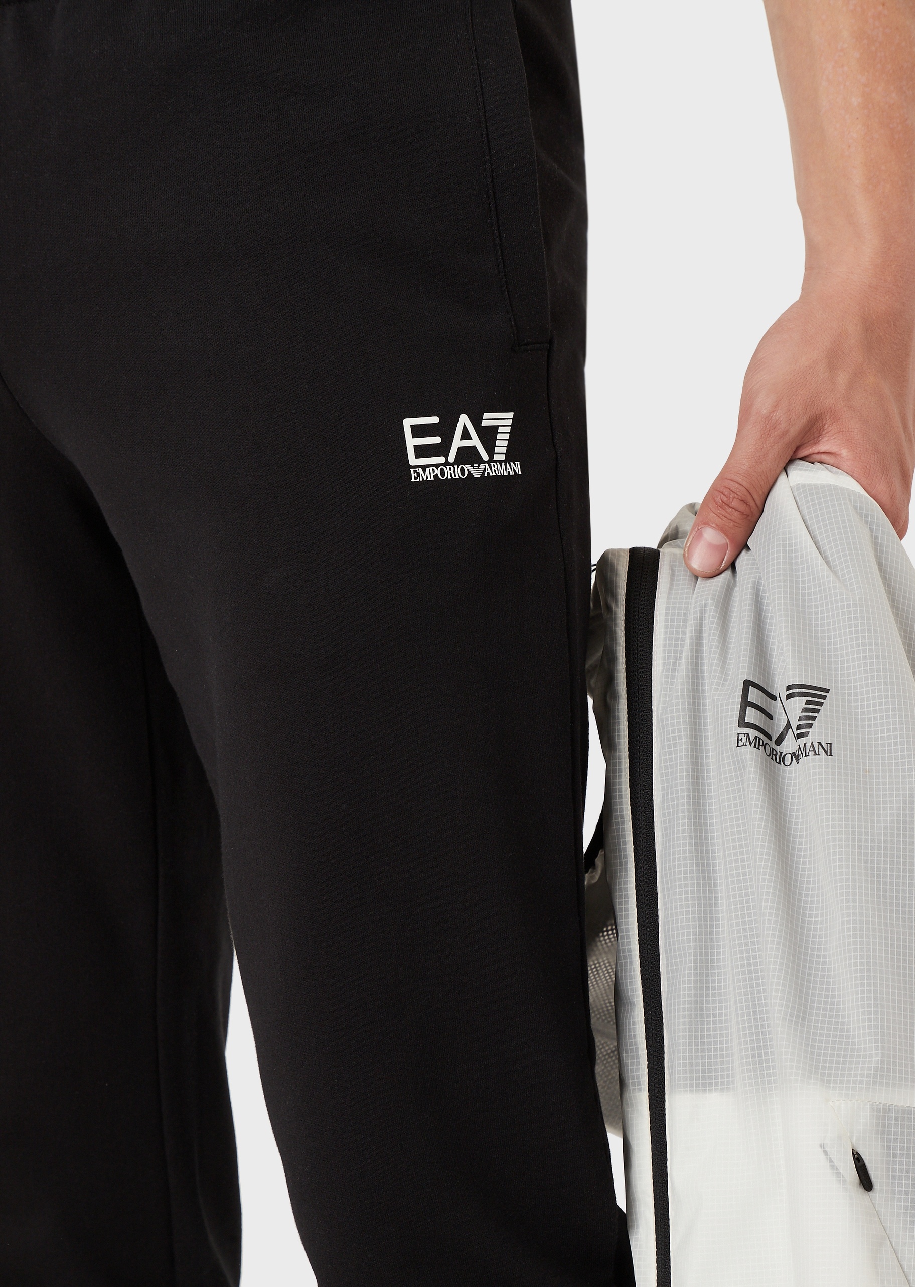 EA7 男士全棉合身长款束脚印花健身训练卫裤