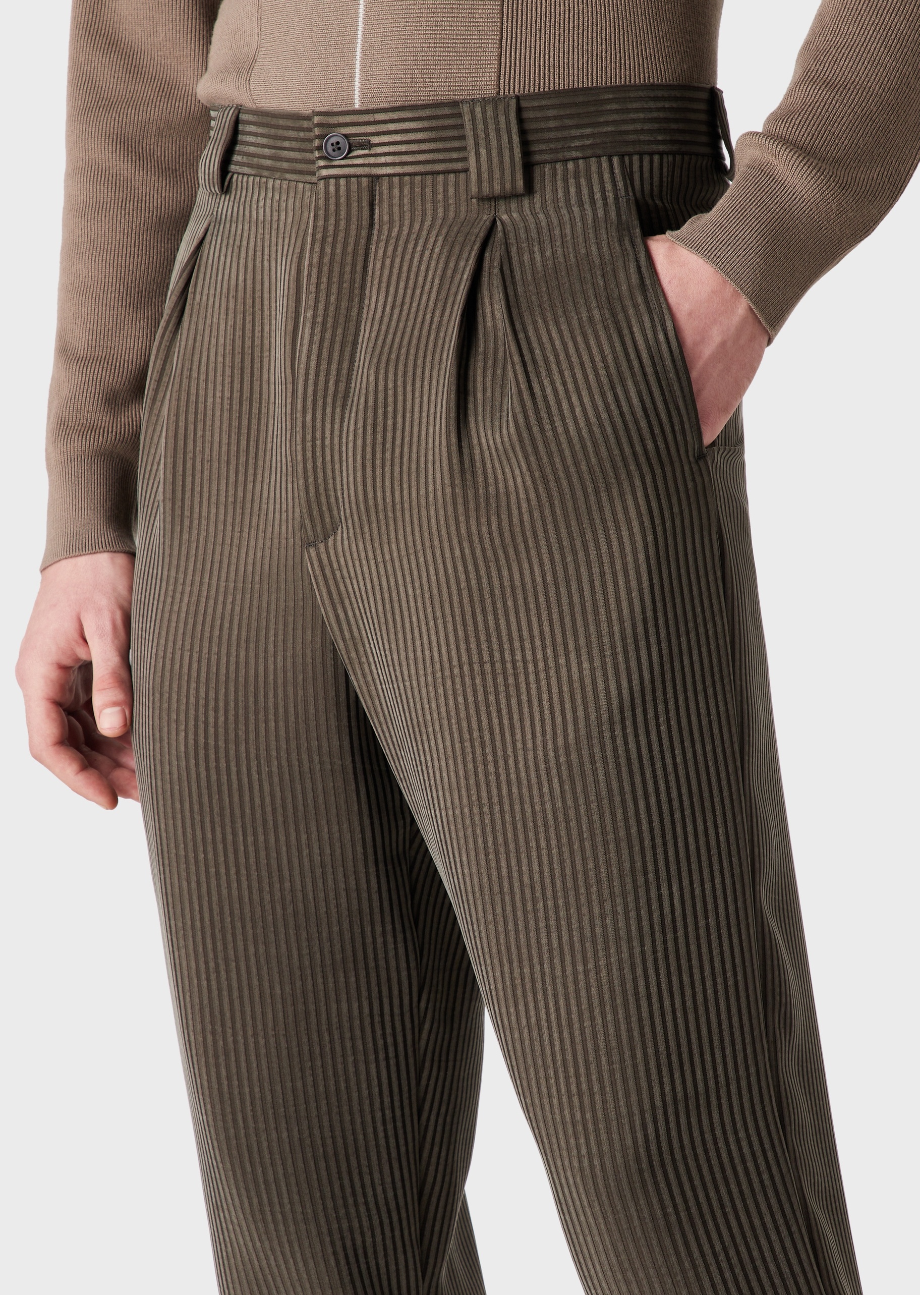 Giorgio Armani 男士复古半活褶宽松直筒细条纹休闲裤