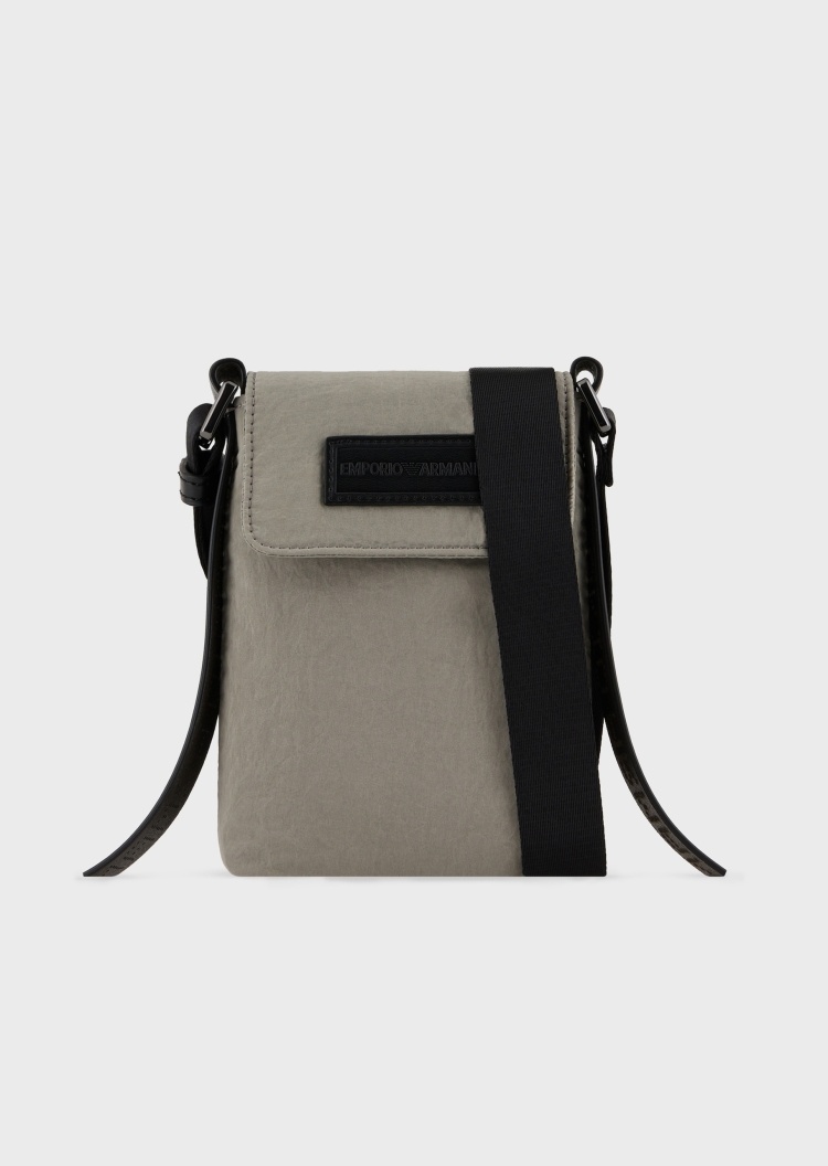 Emporio Armani 贴标翻盖文件夹斜挎包