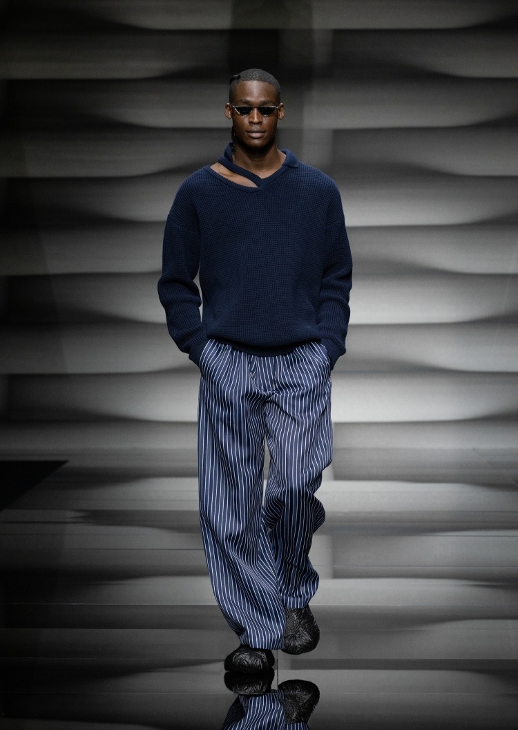 Emporio Armani 落肩翻领棉质针织衫