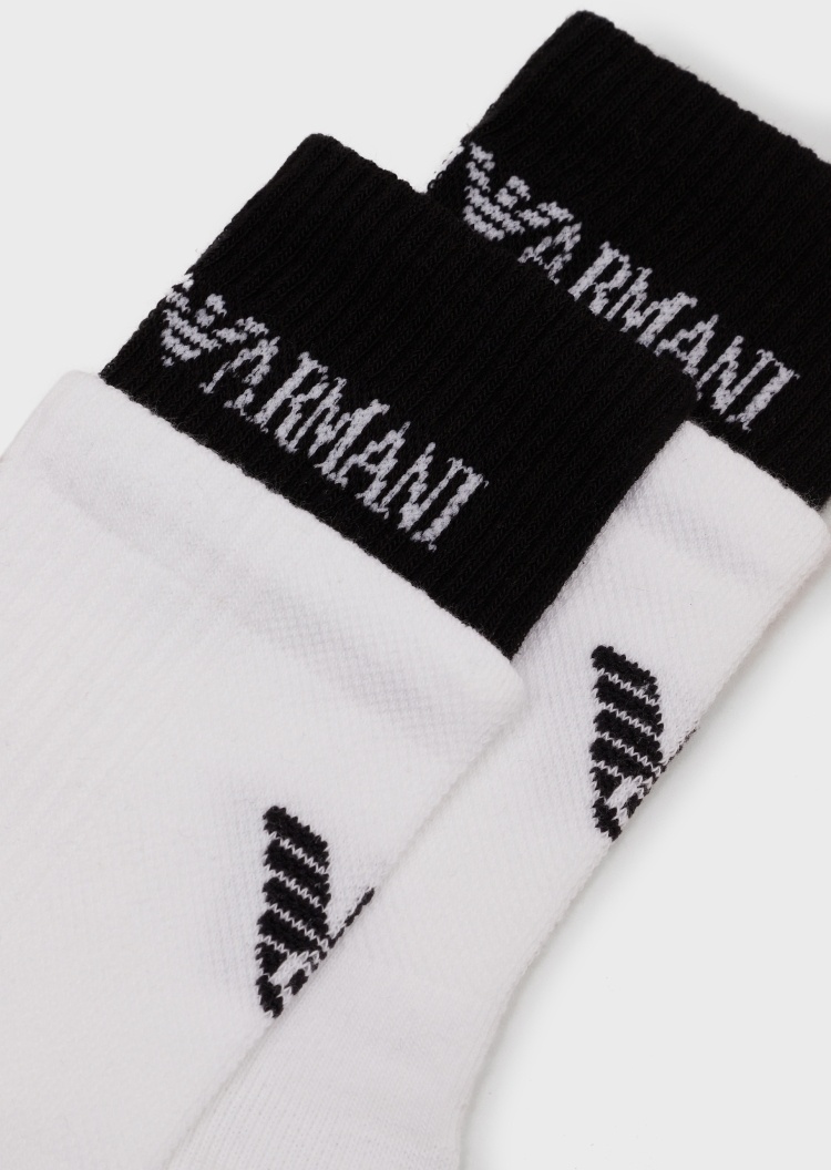 Emporio Armani 撞色拼接袜口鹰标袜子
