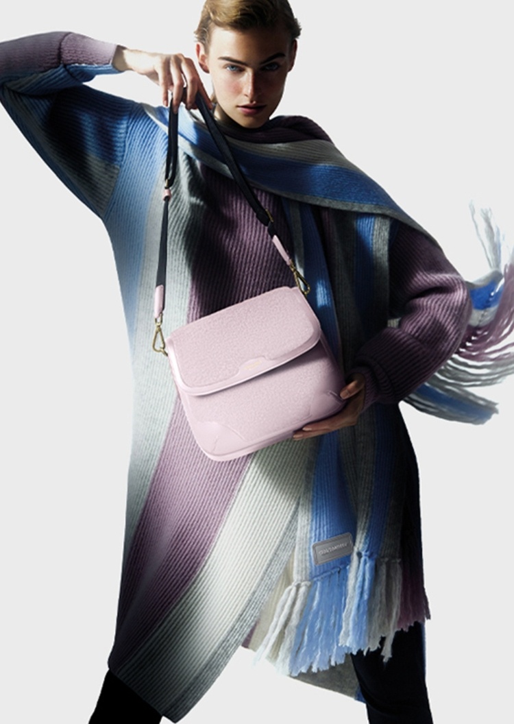 Giorgio Armani la Prima时尚肩背包