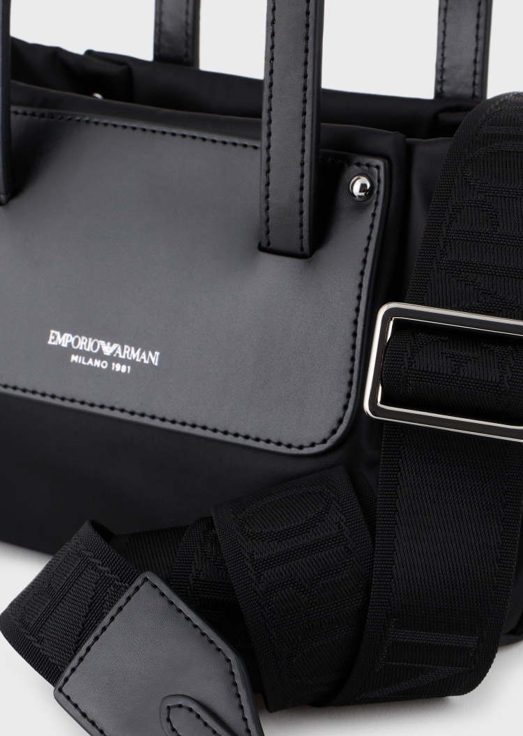 Emporio Armani 标识带斜挎手提托特包