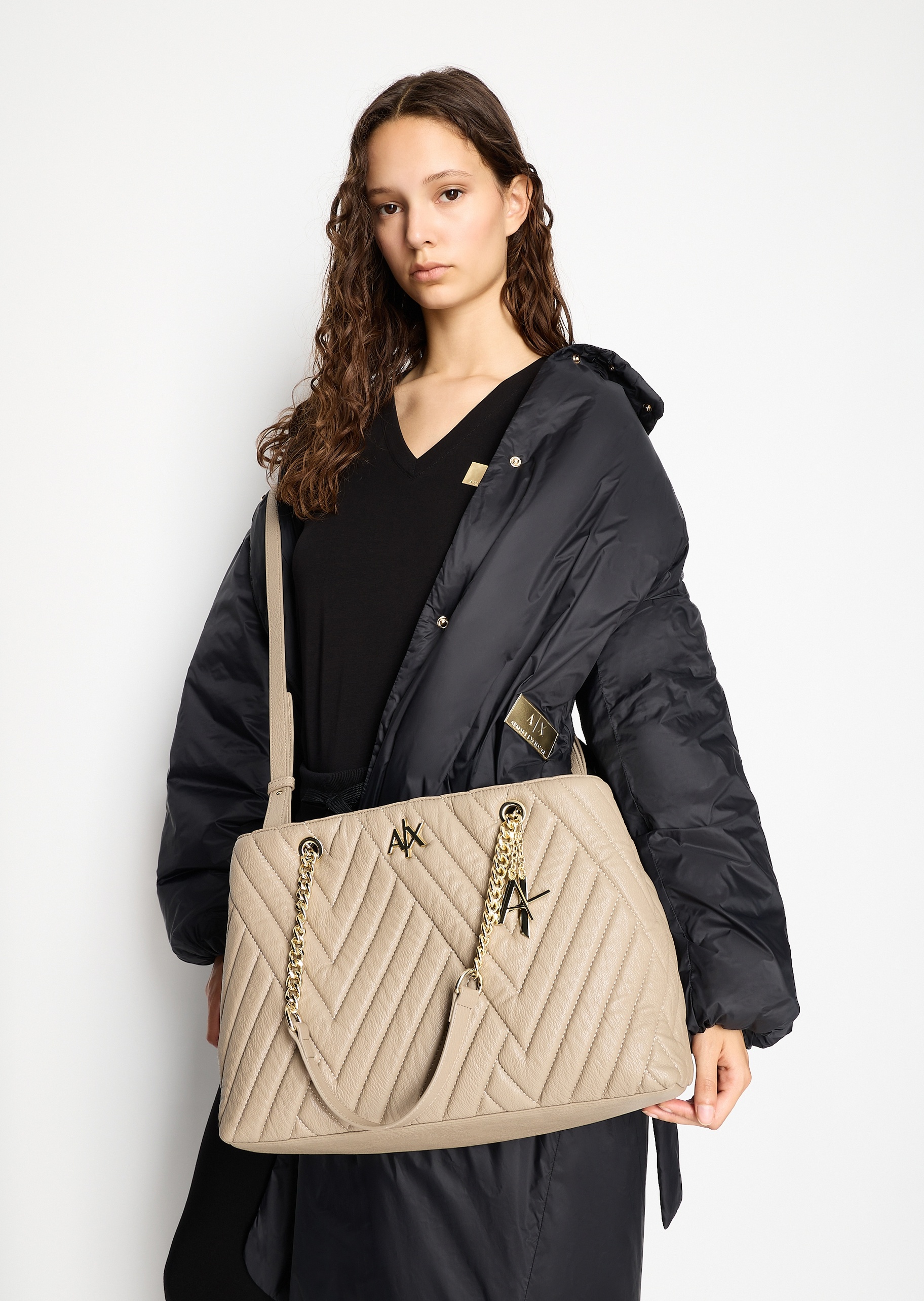 ARMANI EXCHANGE 女士人字绗缝斜挎托特包