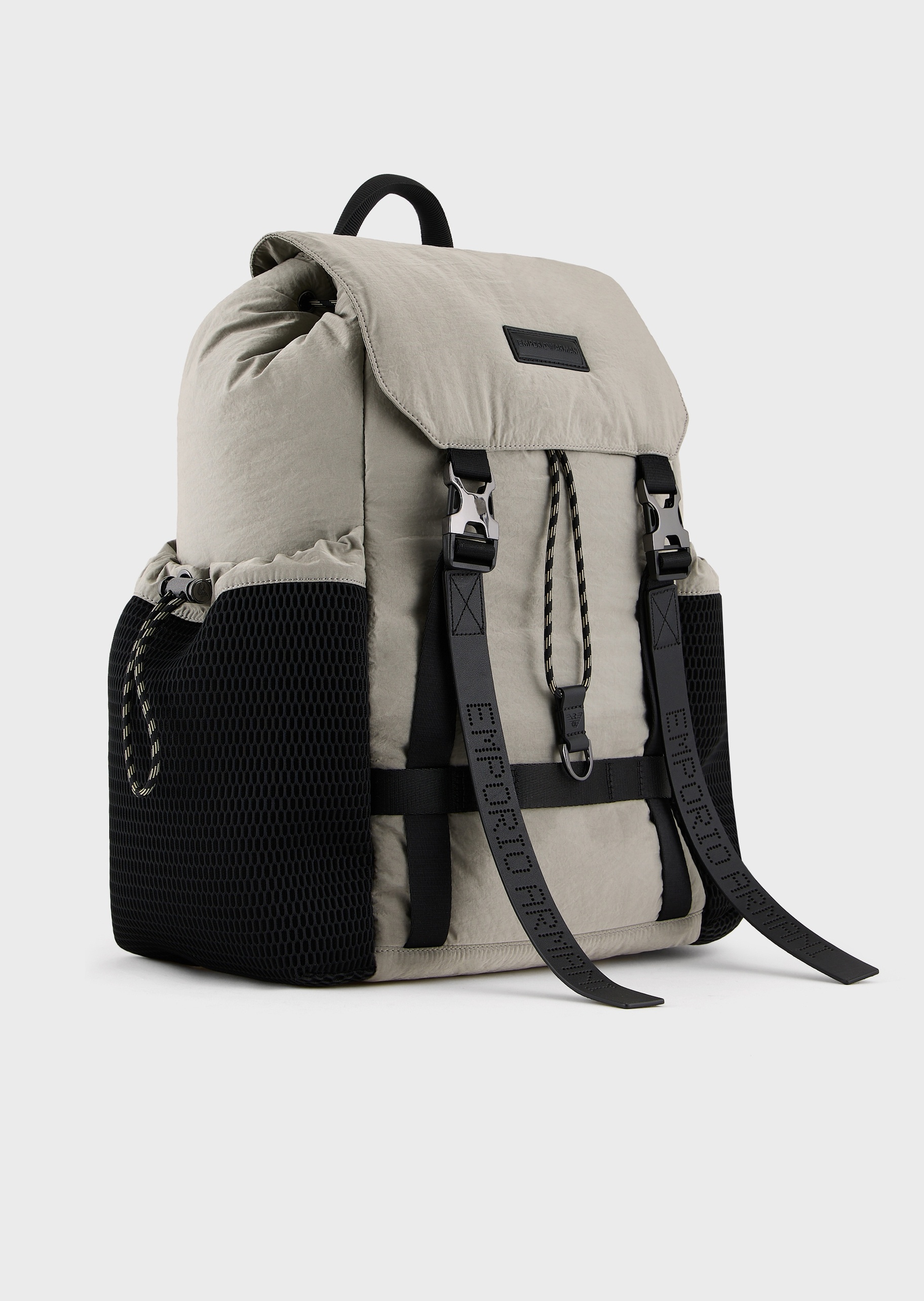 Emporio Armani 翻盖卡扣旅行风双肩包
