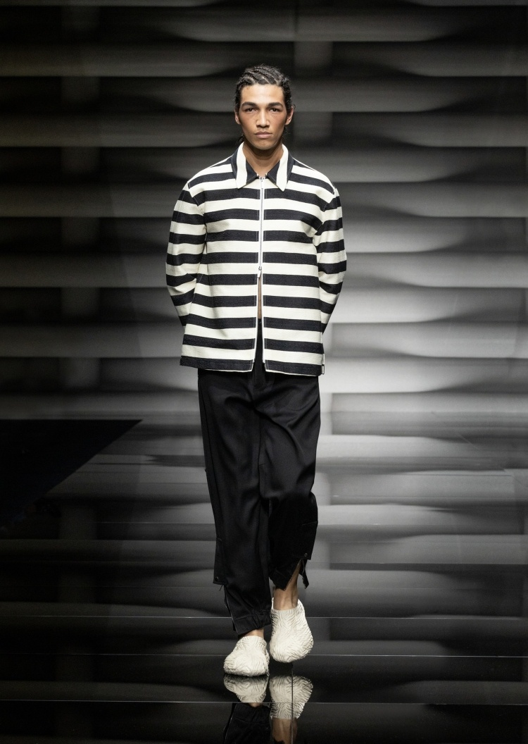 Emporio Armani 撞色宽条纹翻领夹克
