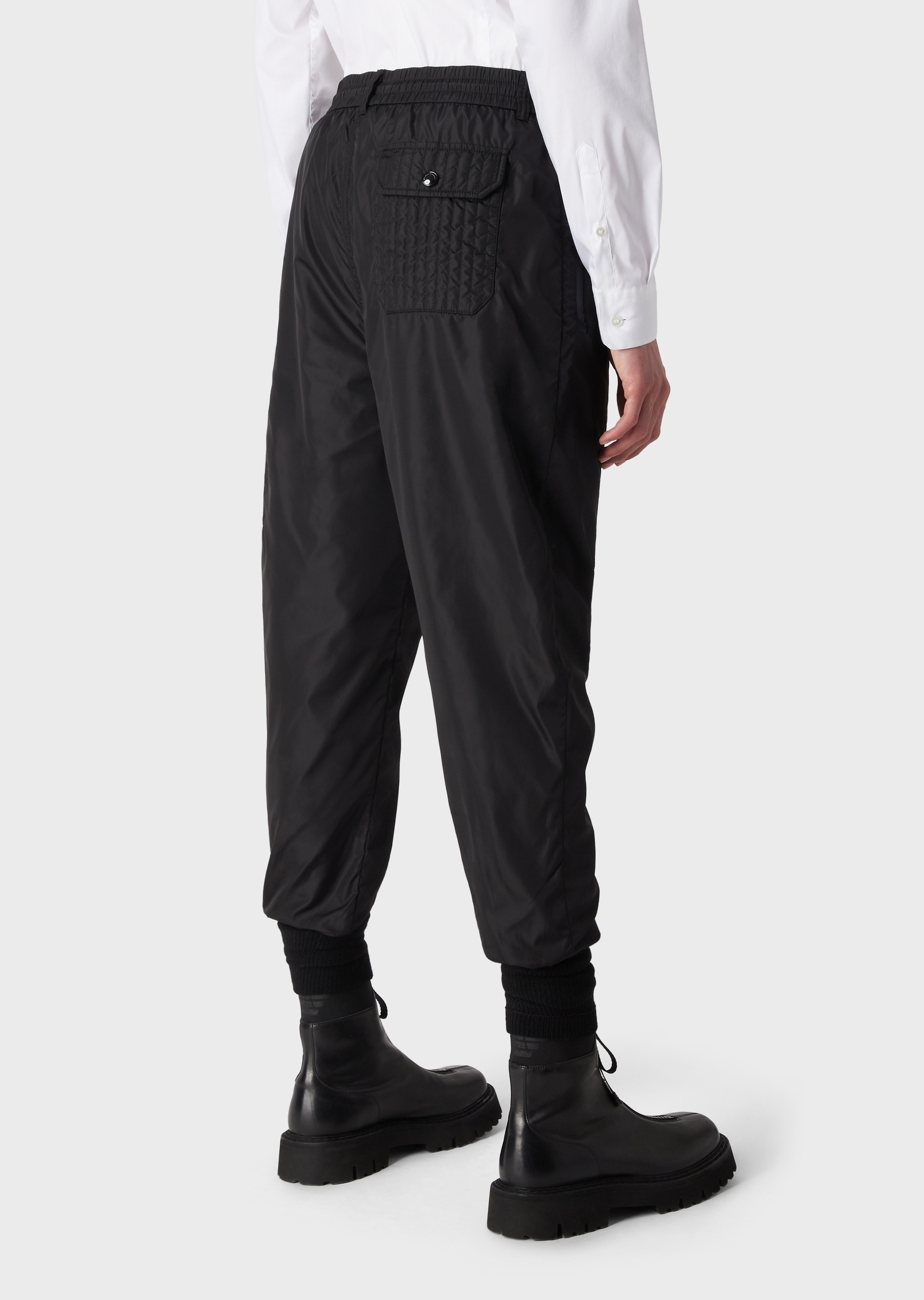 Emporio Armani 哑光科技风系带卫裤