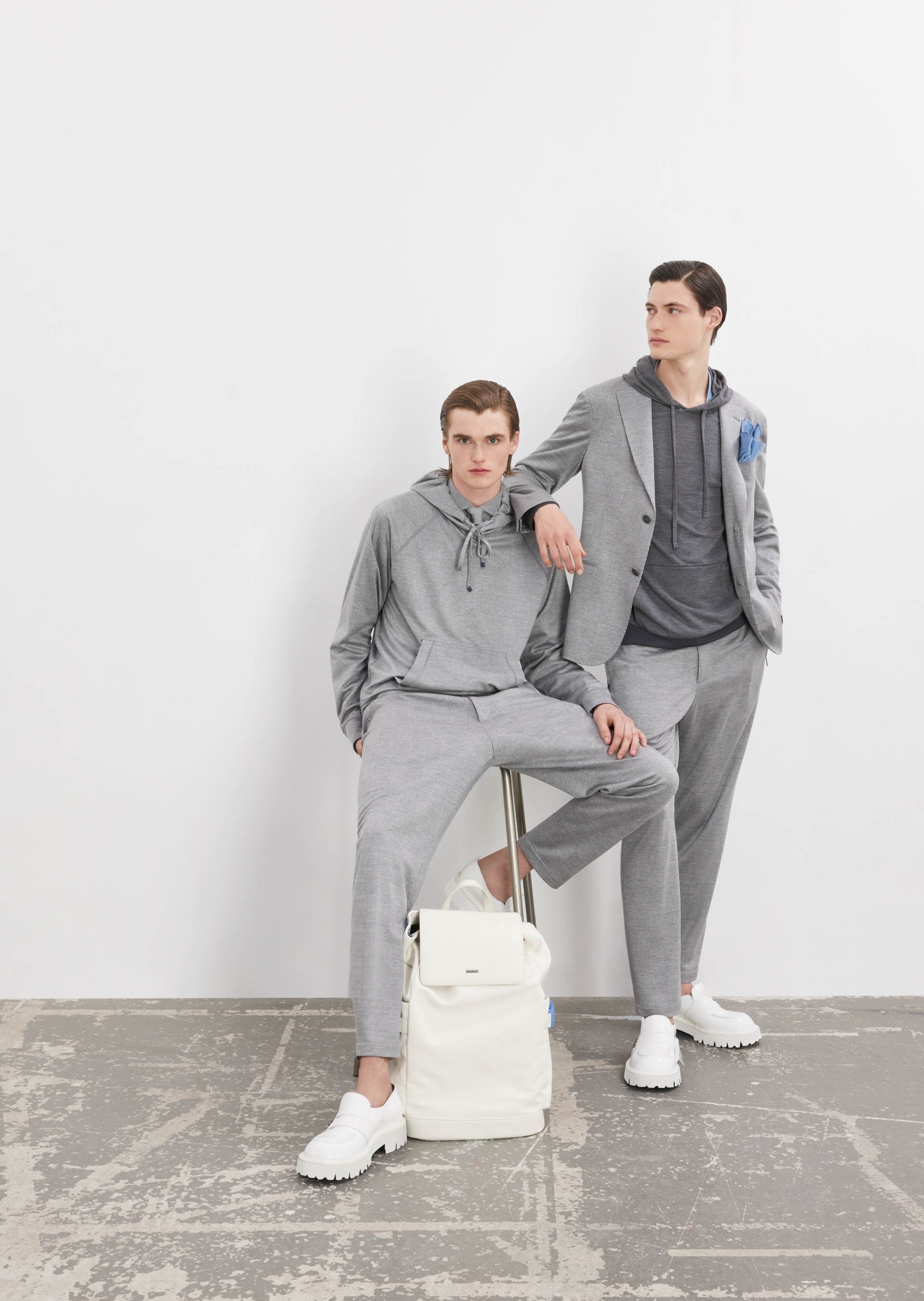 Emporio Armani 轻质羊毛连帽卫衣款毛衣