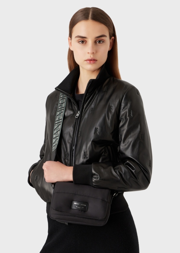 Emporio Armani 经典迷你斜挎包