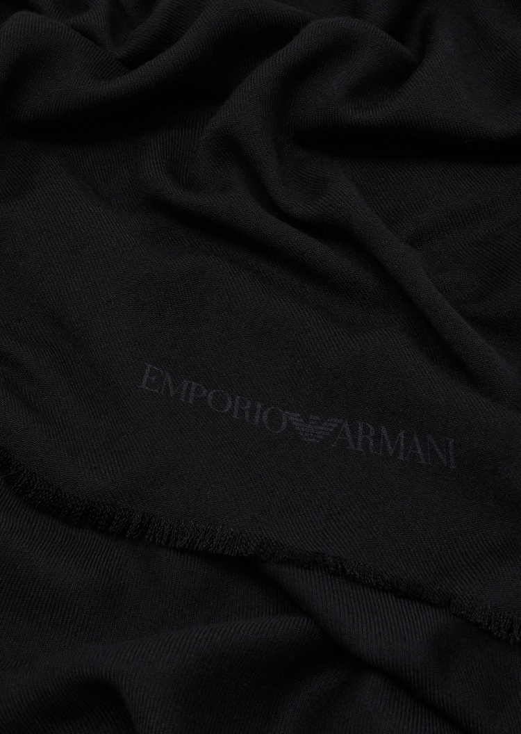 Emporio Armani 女士披肩式长方形短穗小LOGO纯色围巾