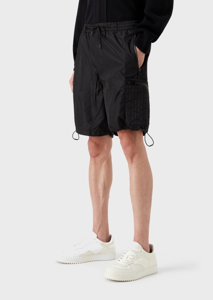 Emporio Armani 哑光科技风系带短裤
