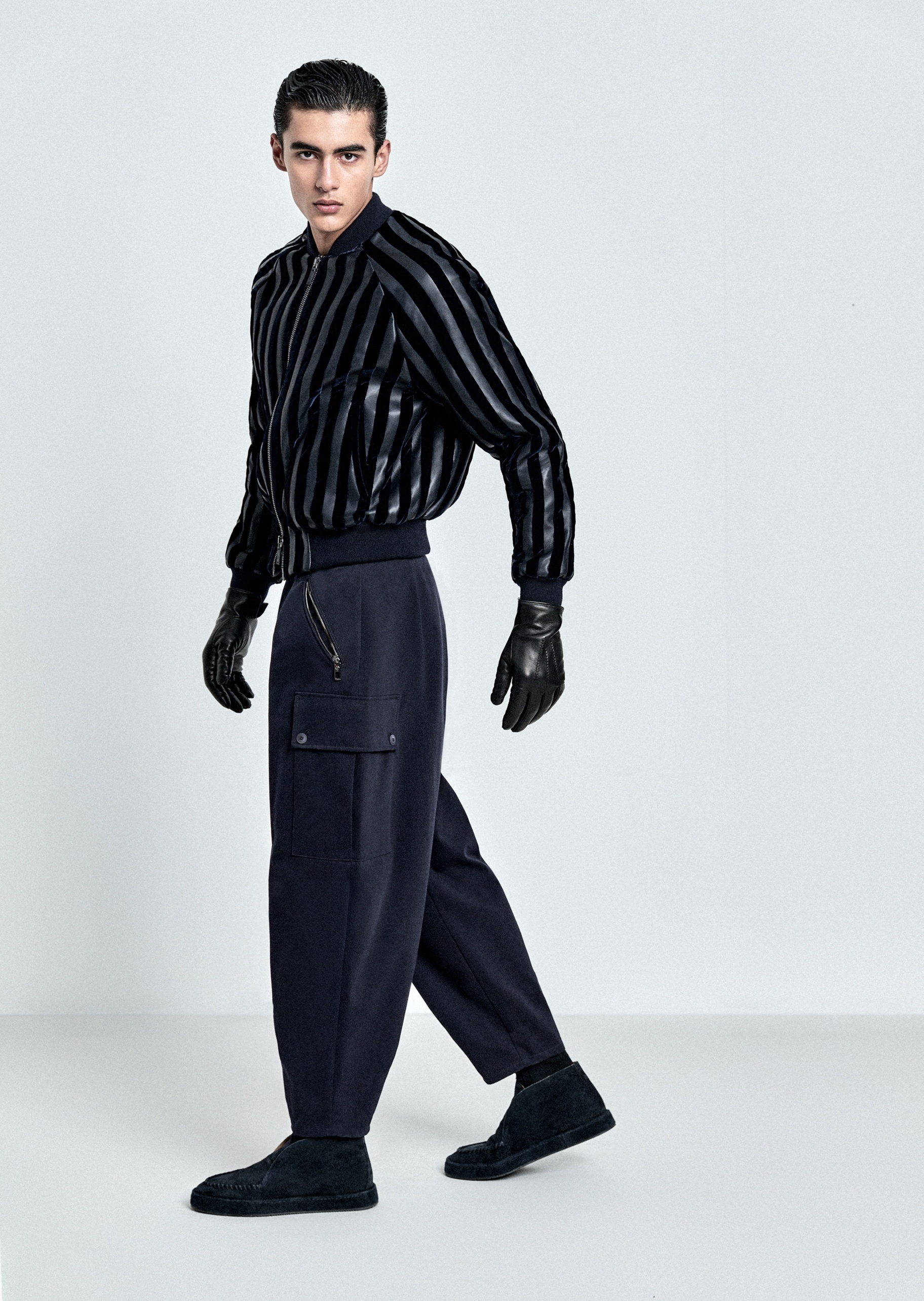 Giorgio Armani 男士大LOGO人字纹提花圆领短袖T恤
