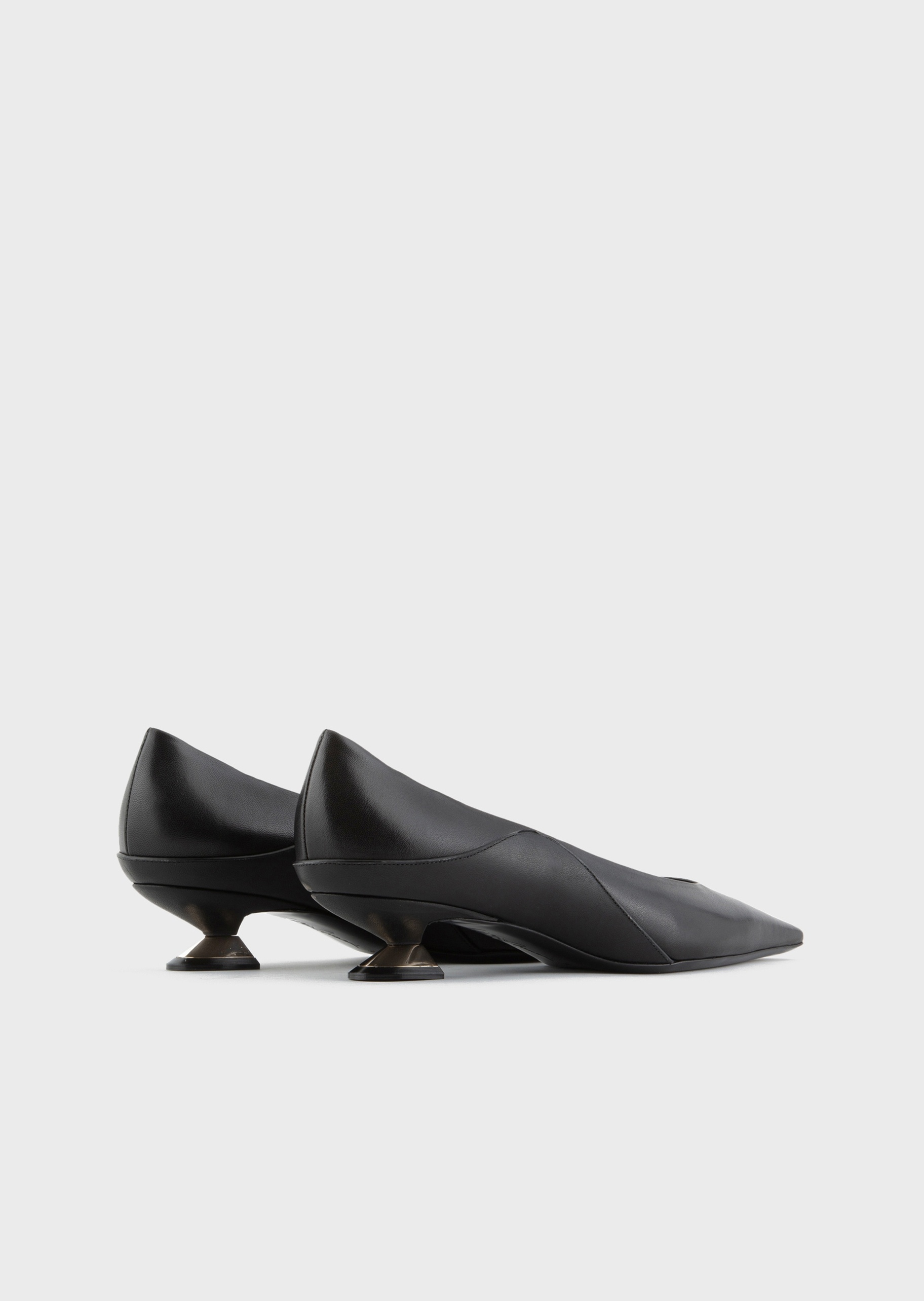 Giorgio Armani 女士波浪形刺绣羊皮革沙漏矮高跟浅口鞋
