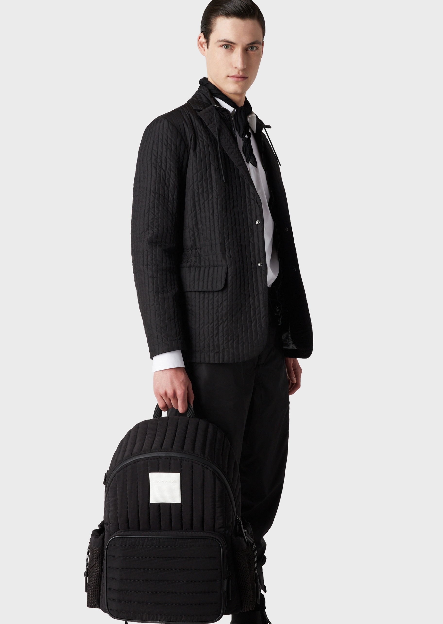 Emporio Armani 抽绳外袋绗缝双肩包