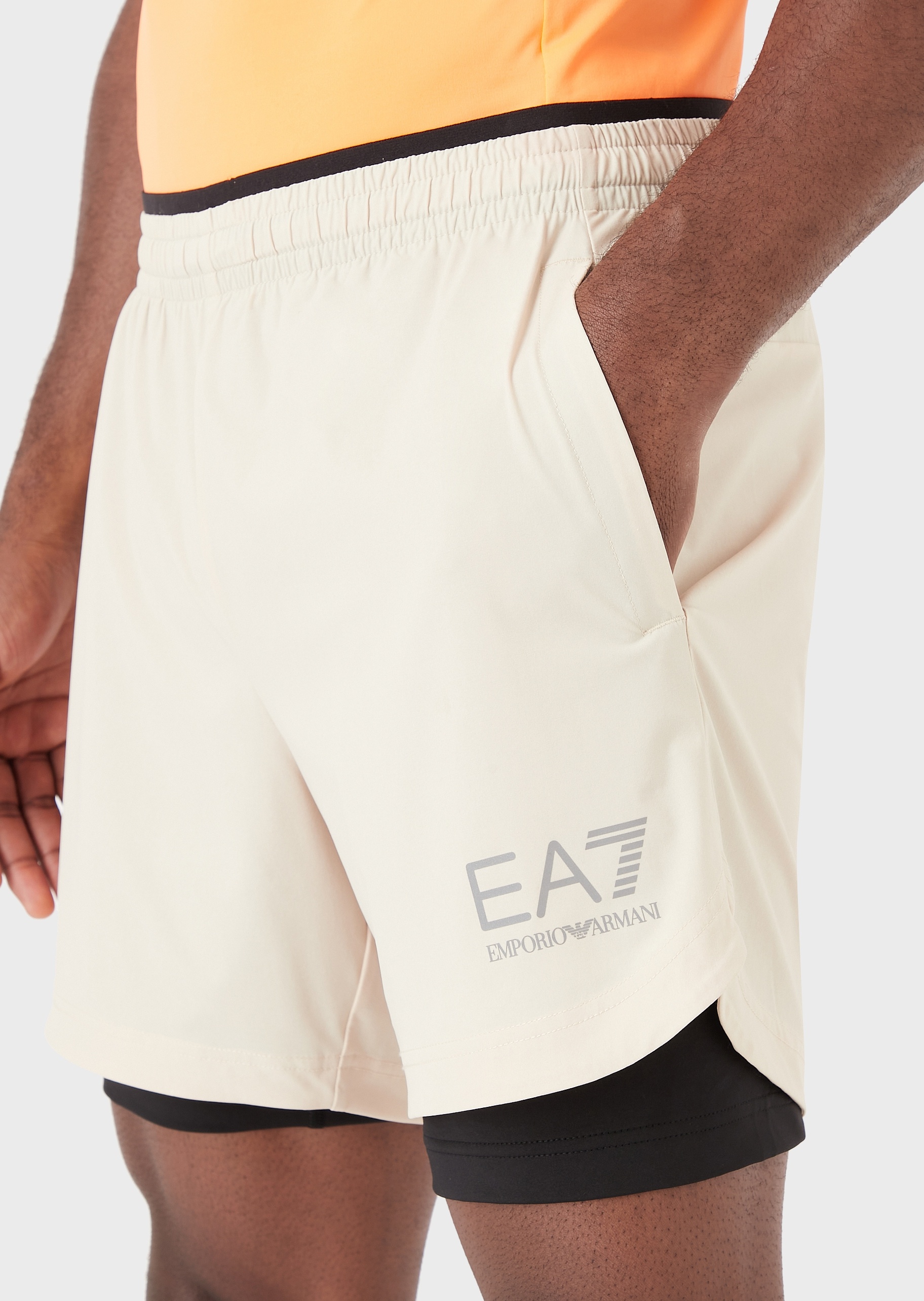 EA7 反光细节运动短裤