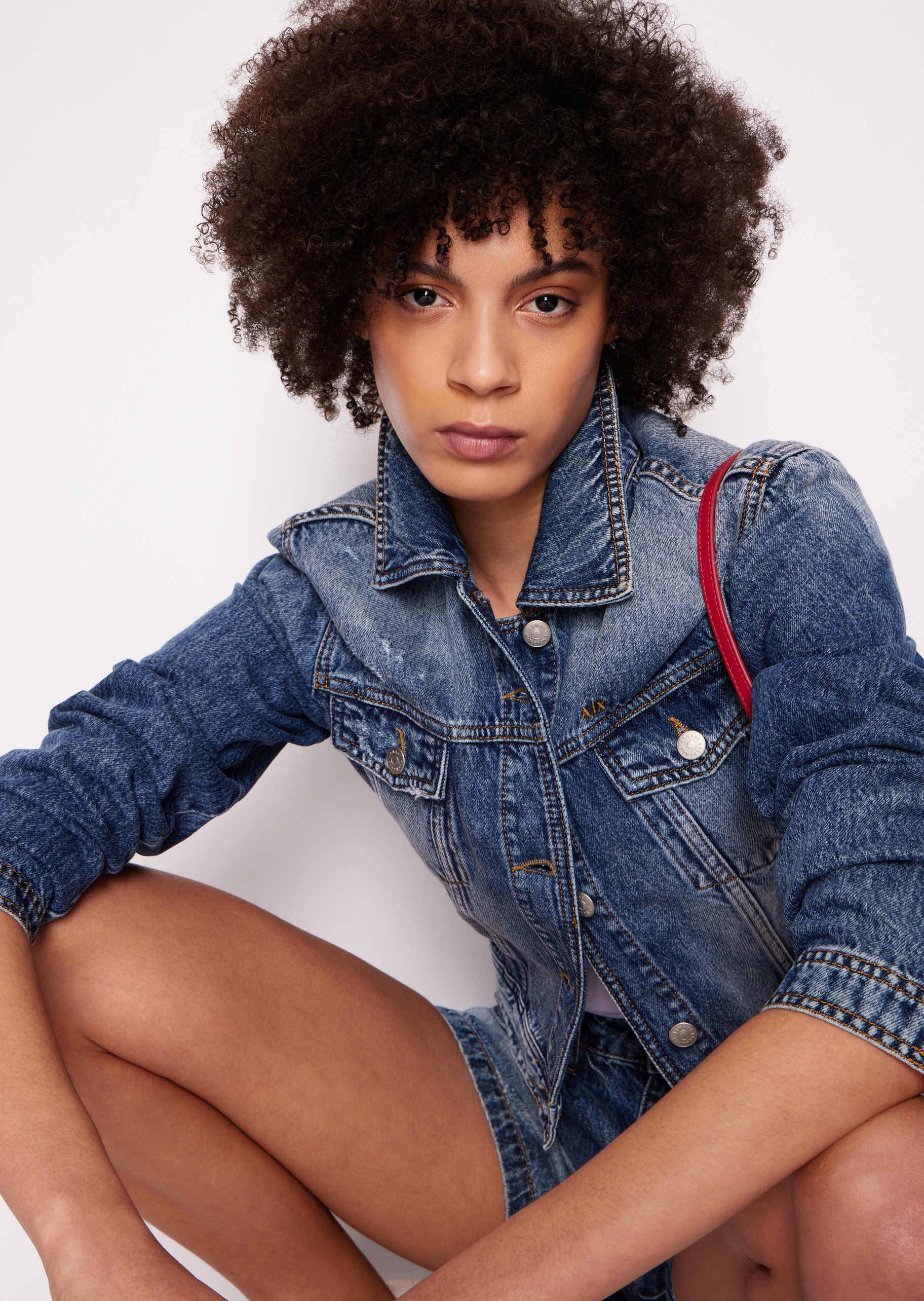 ARMANI EXCHANGE 女士合身直筒中腰牛仔短裤