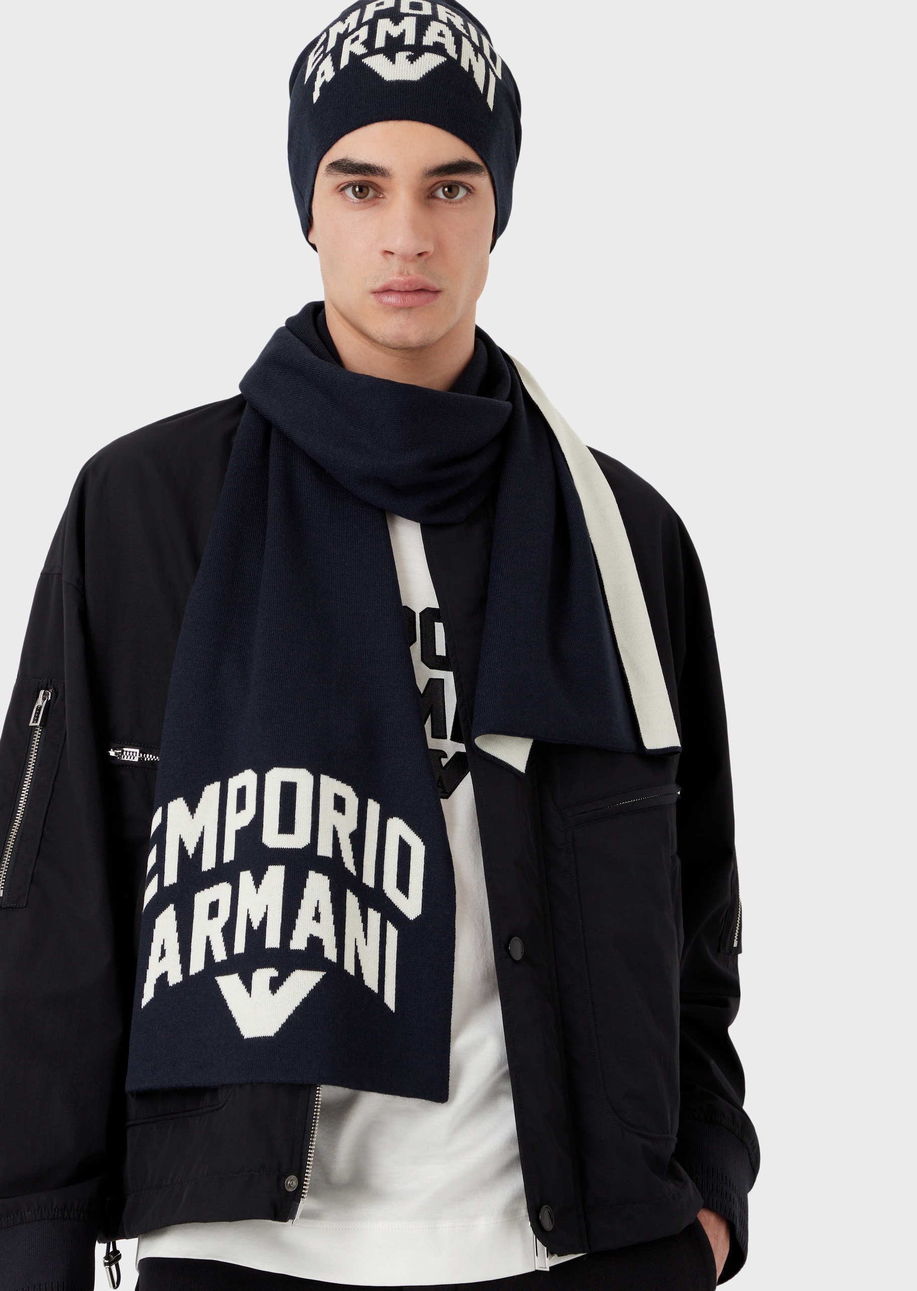 Emporio Armani 醒目提花大标识围巾