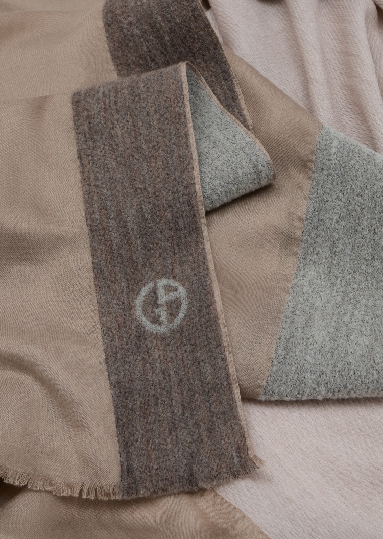 Giorgio Armani 女士绵羊毛披肩式长方形短穗边三色拼接围巾
