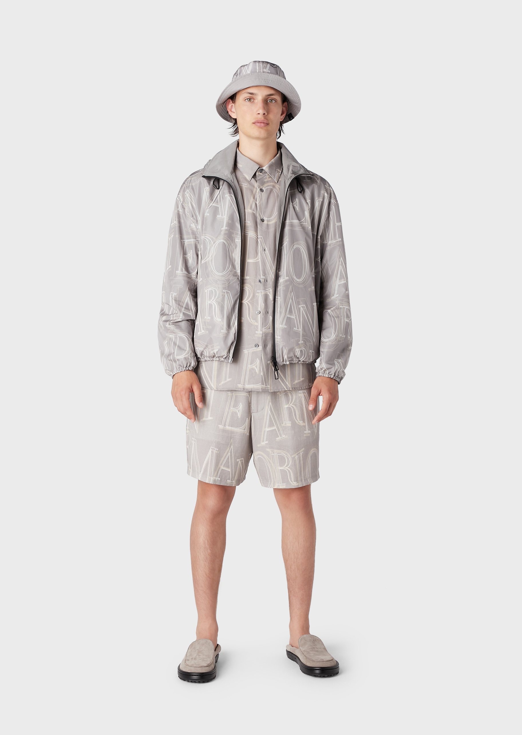 Emporio Armani 通体印花百慕大短裤