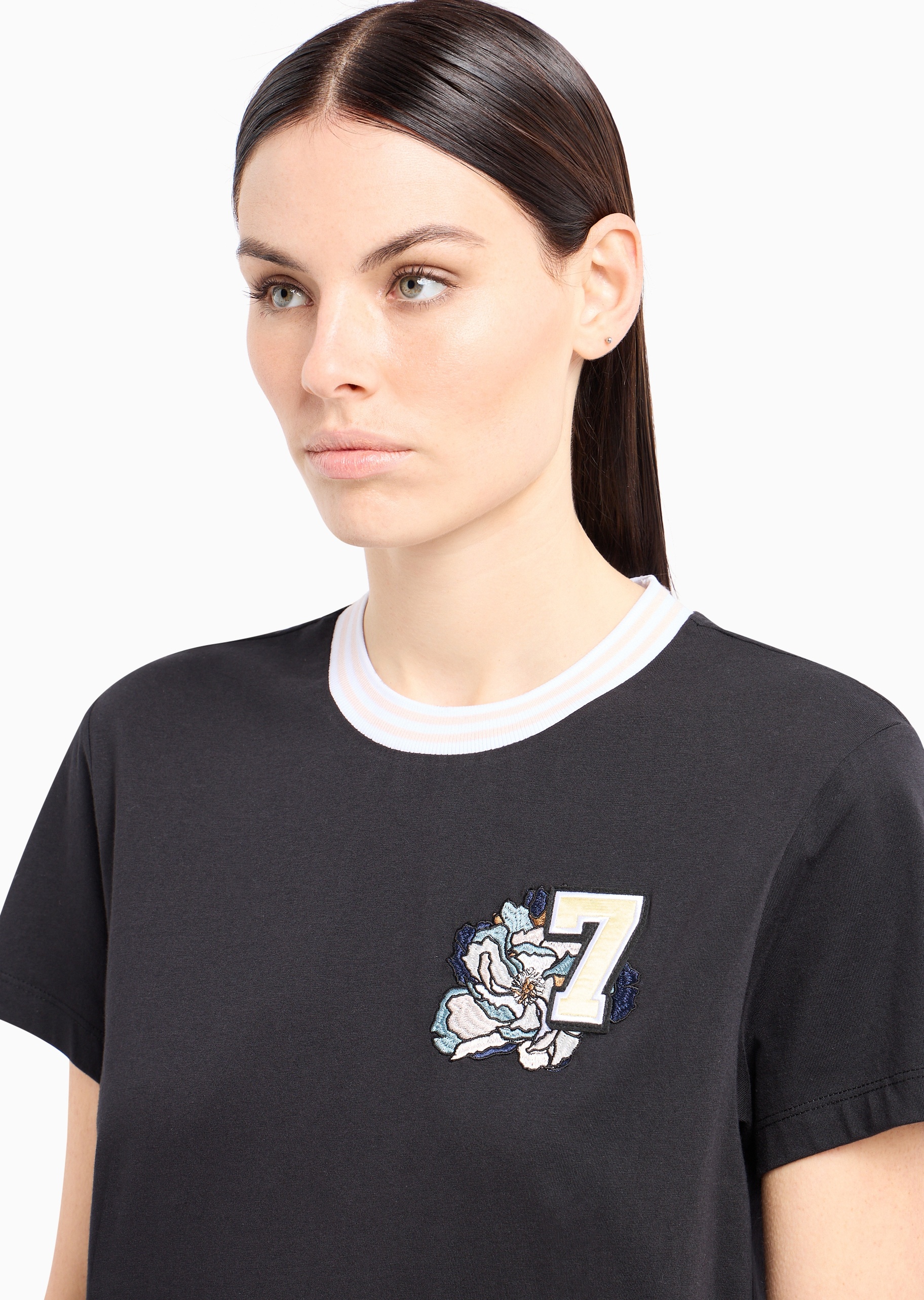 EA7 女士全棉合身短袖圆领花卉刺绣健身T恤
