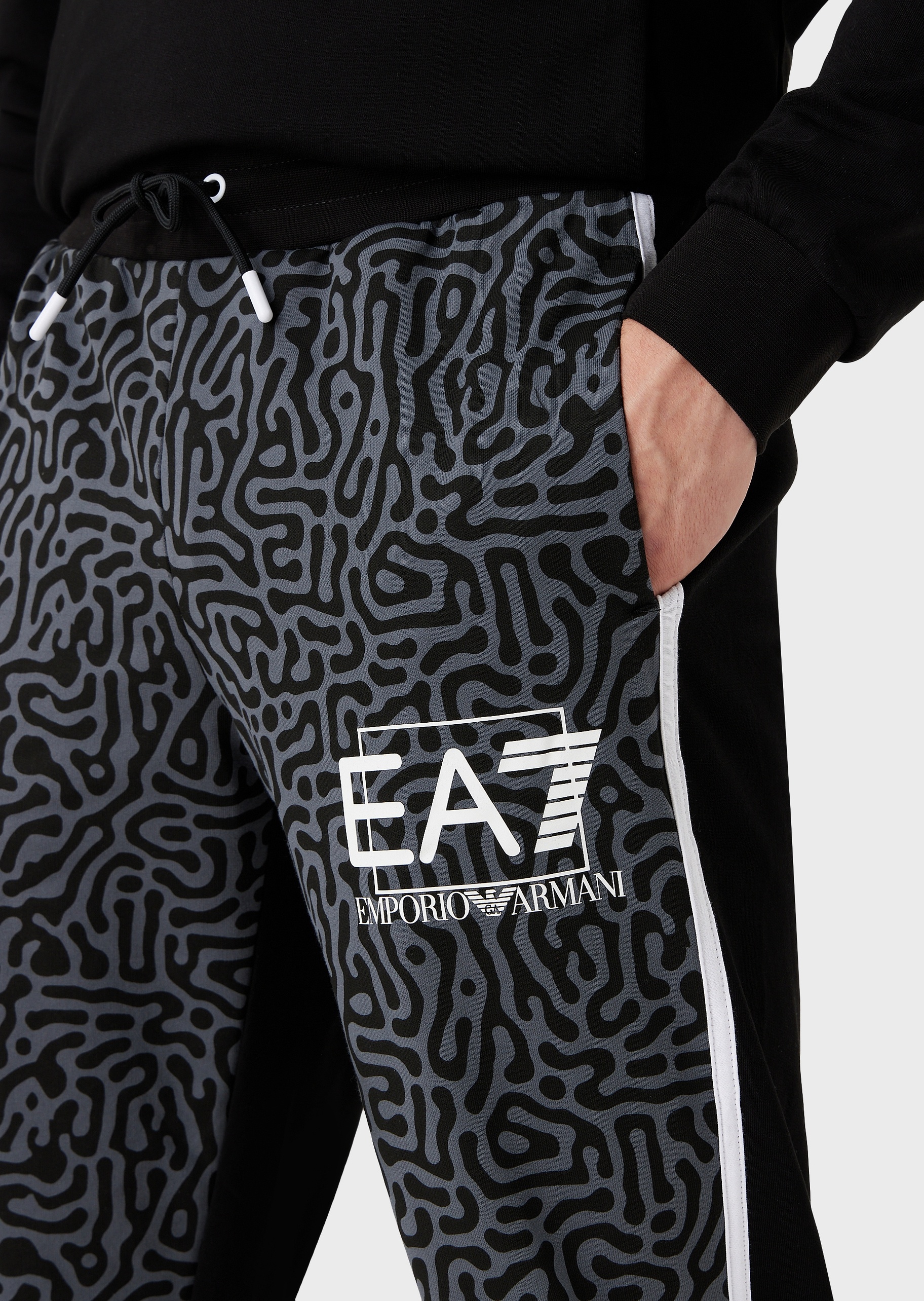 EA7 双色印花棉质束脚卫裤